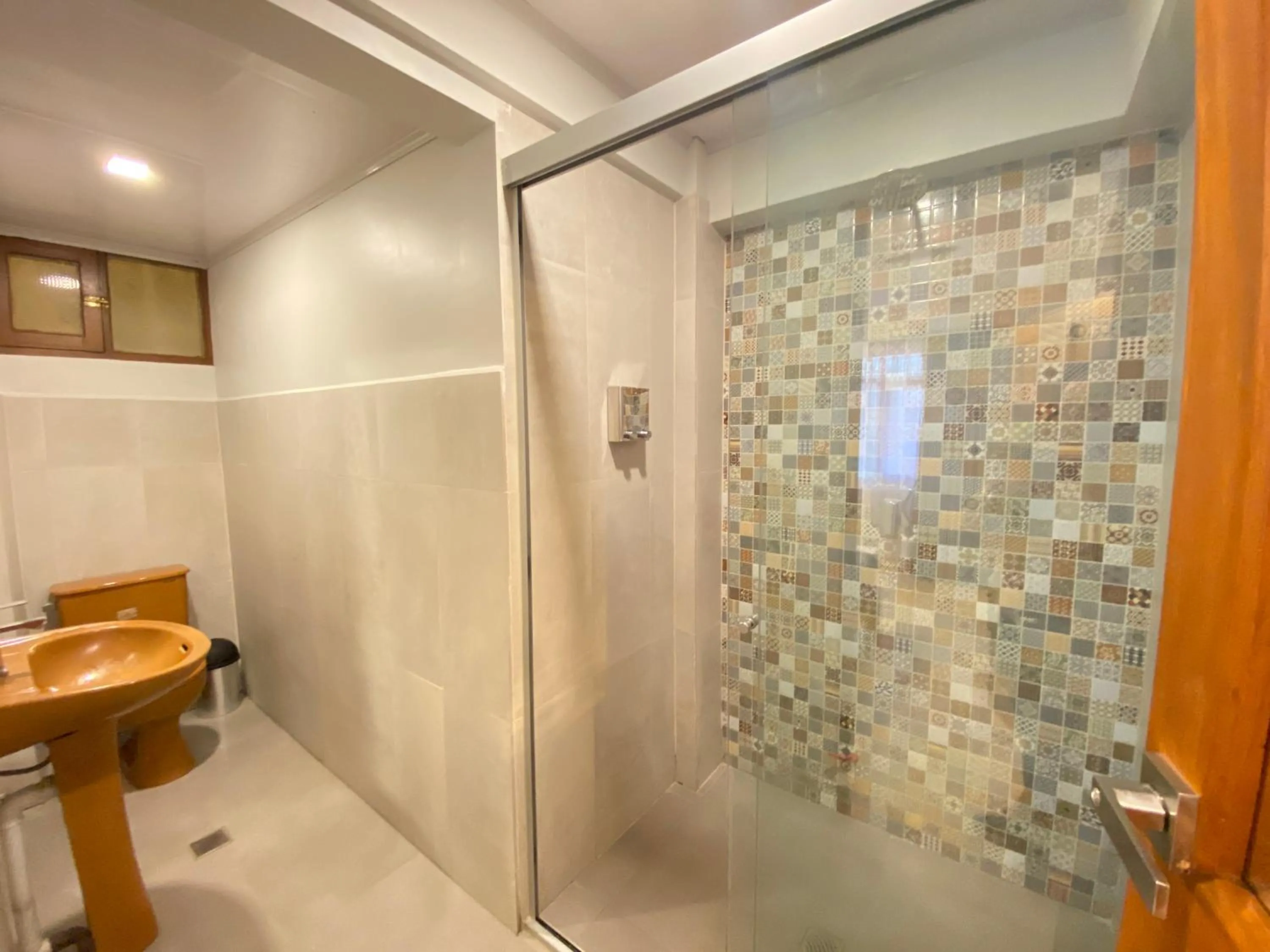 Shower in Izza Hotel