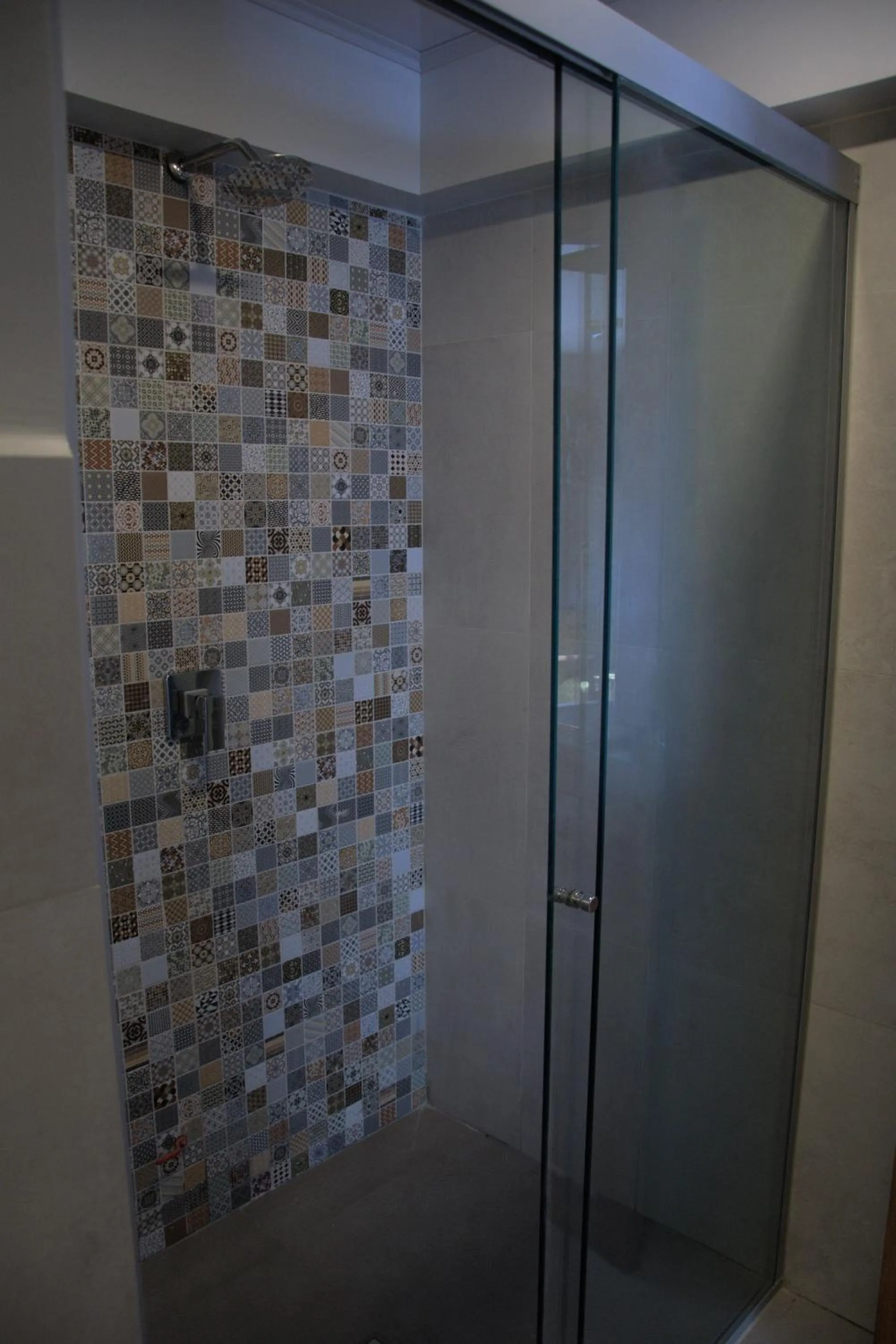 Shower in Izza Hotel