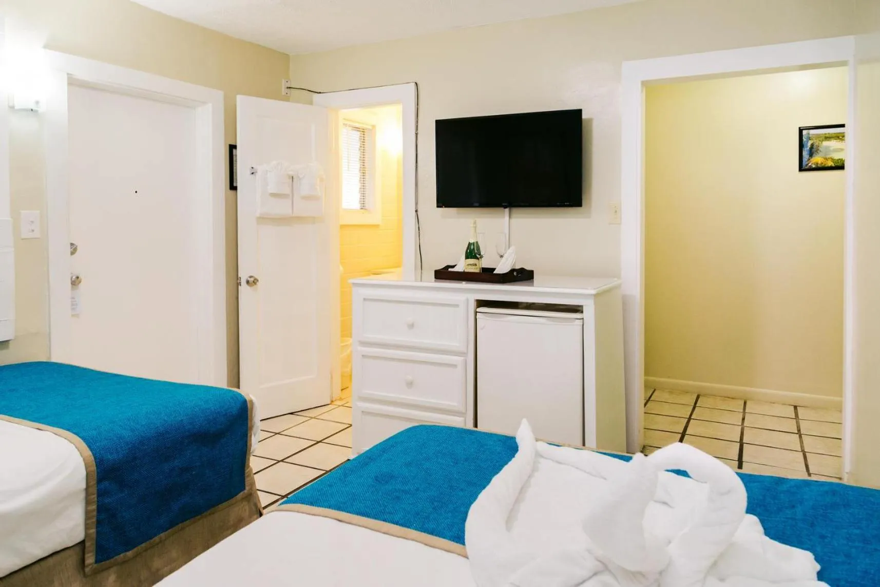 Bed in Seashell Motel and International Hostel