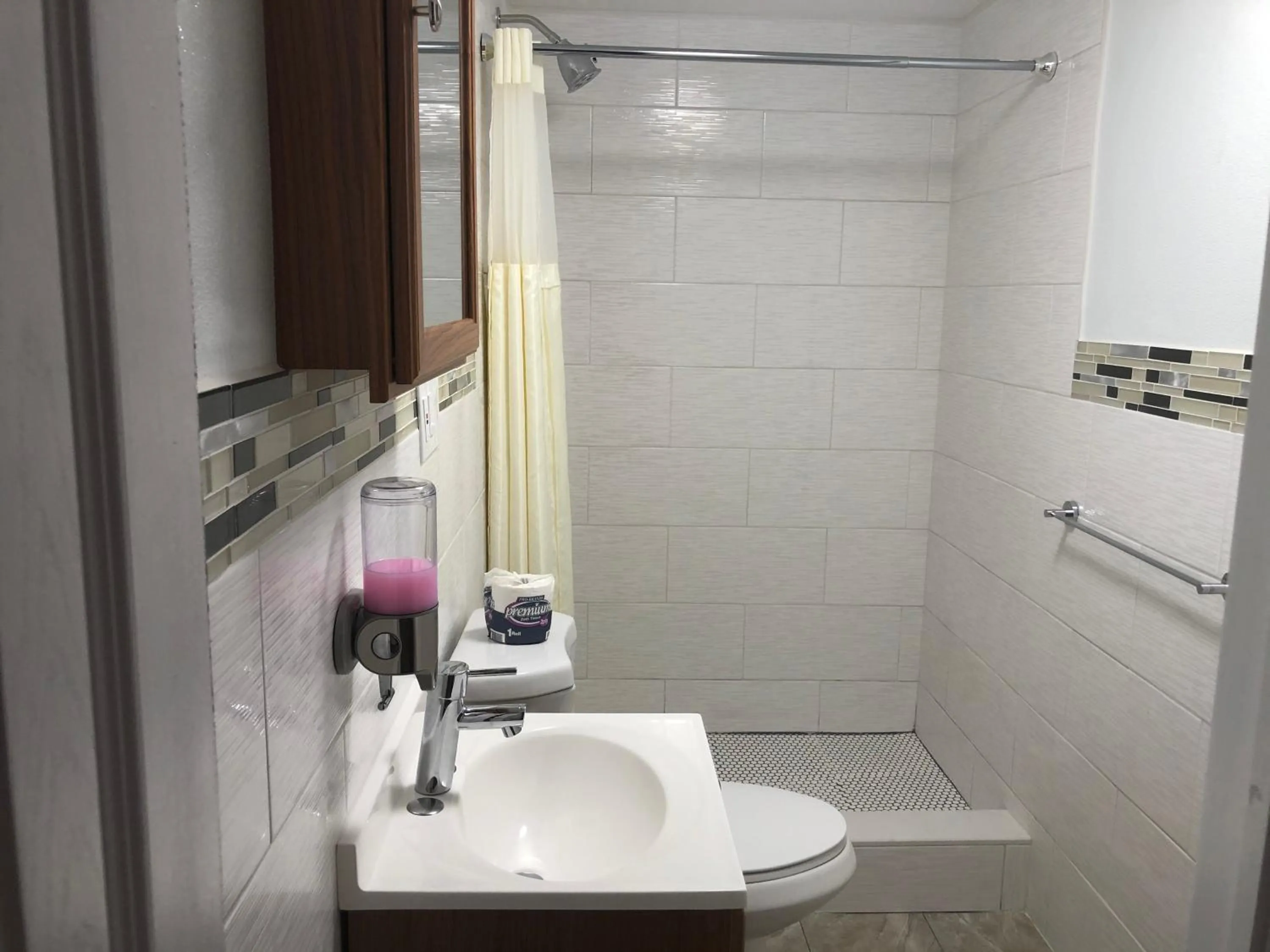 Shower in Seashell Motel and International Hostel