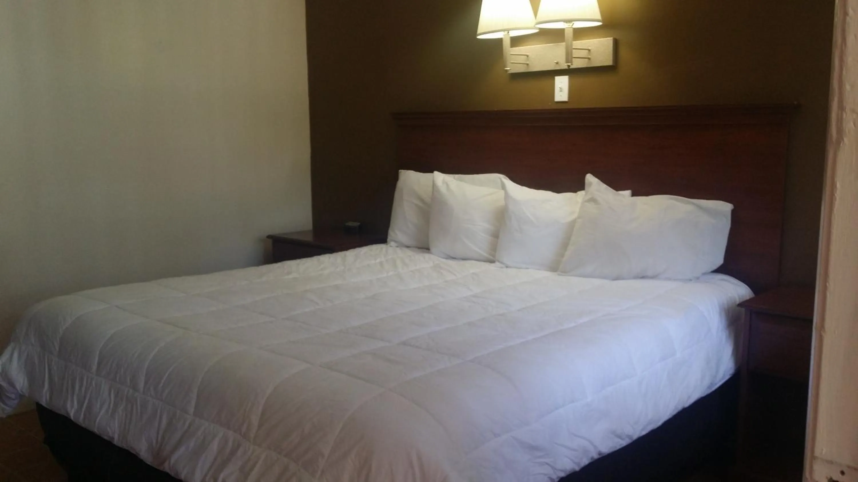 Bed in Lake Side Lodge