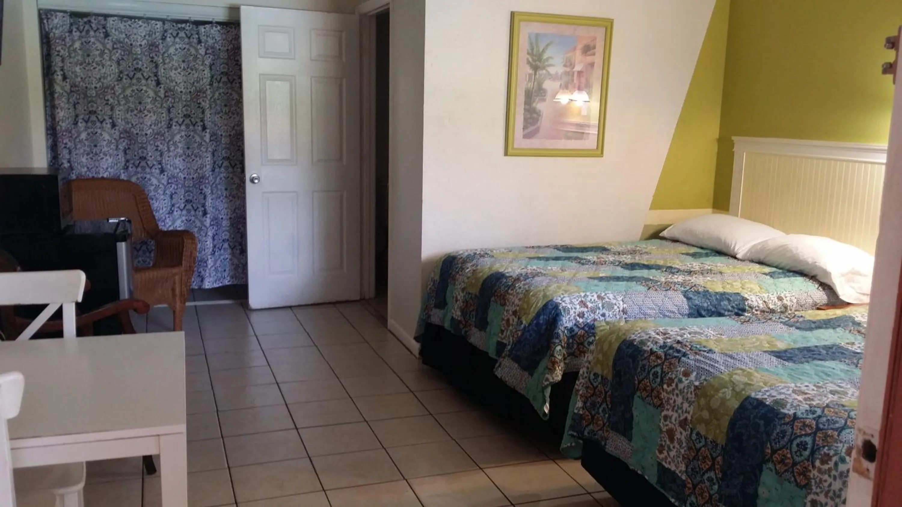 Bedroom, Bed in Lake Side Lodge