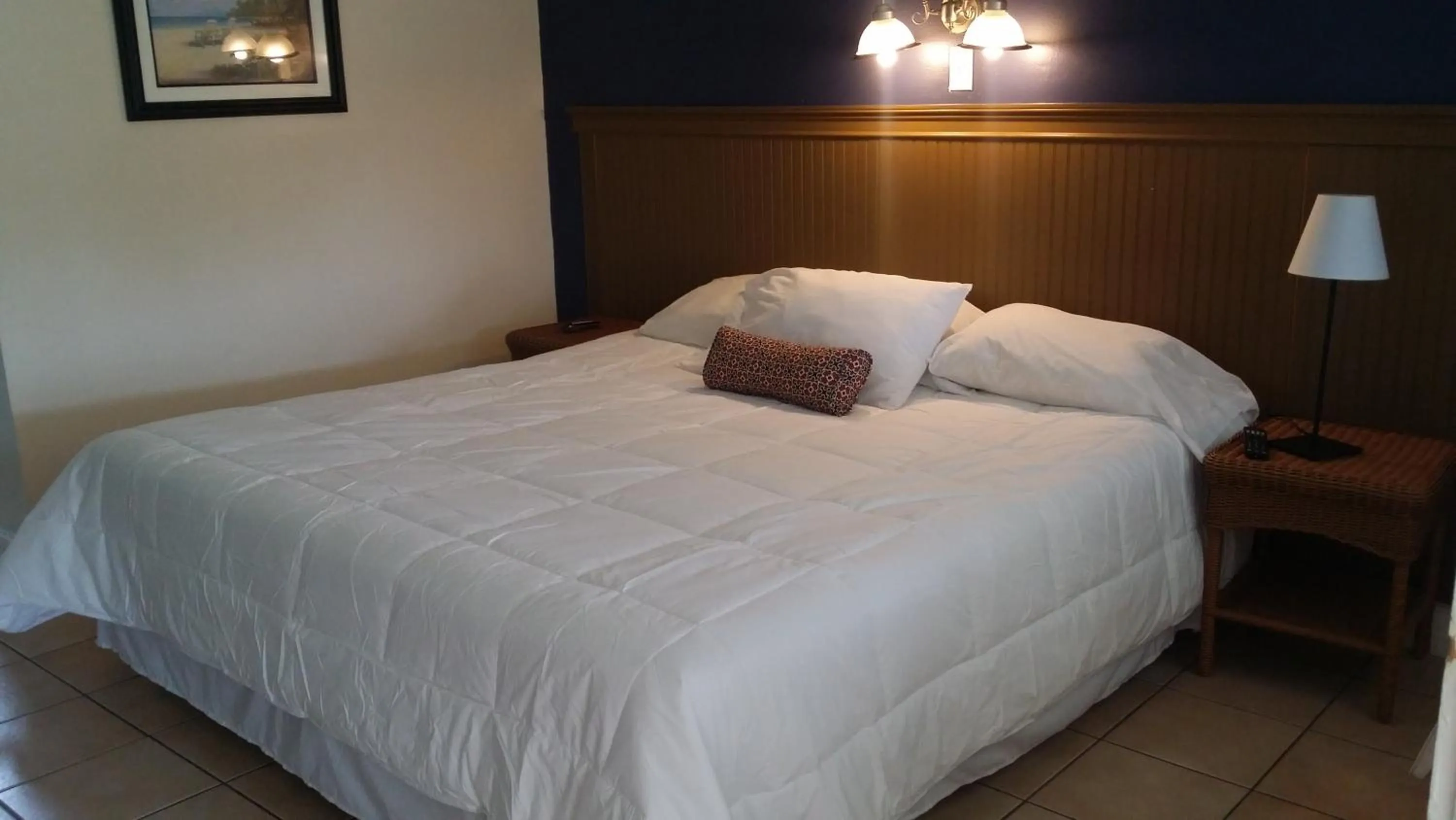 Bed in Lake Side Lodge