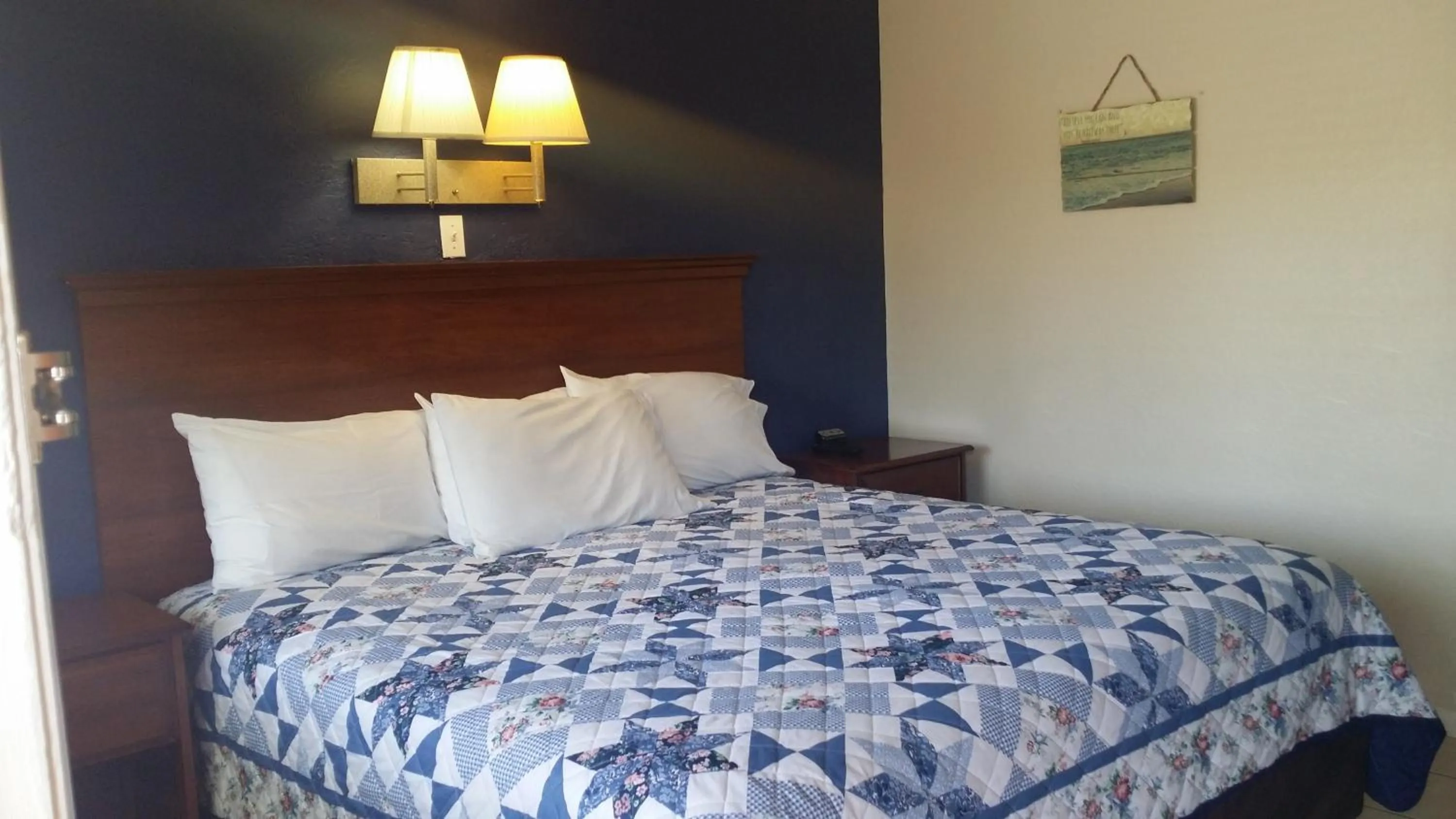 Bed in Lake Side Lodge