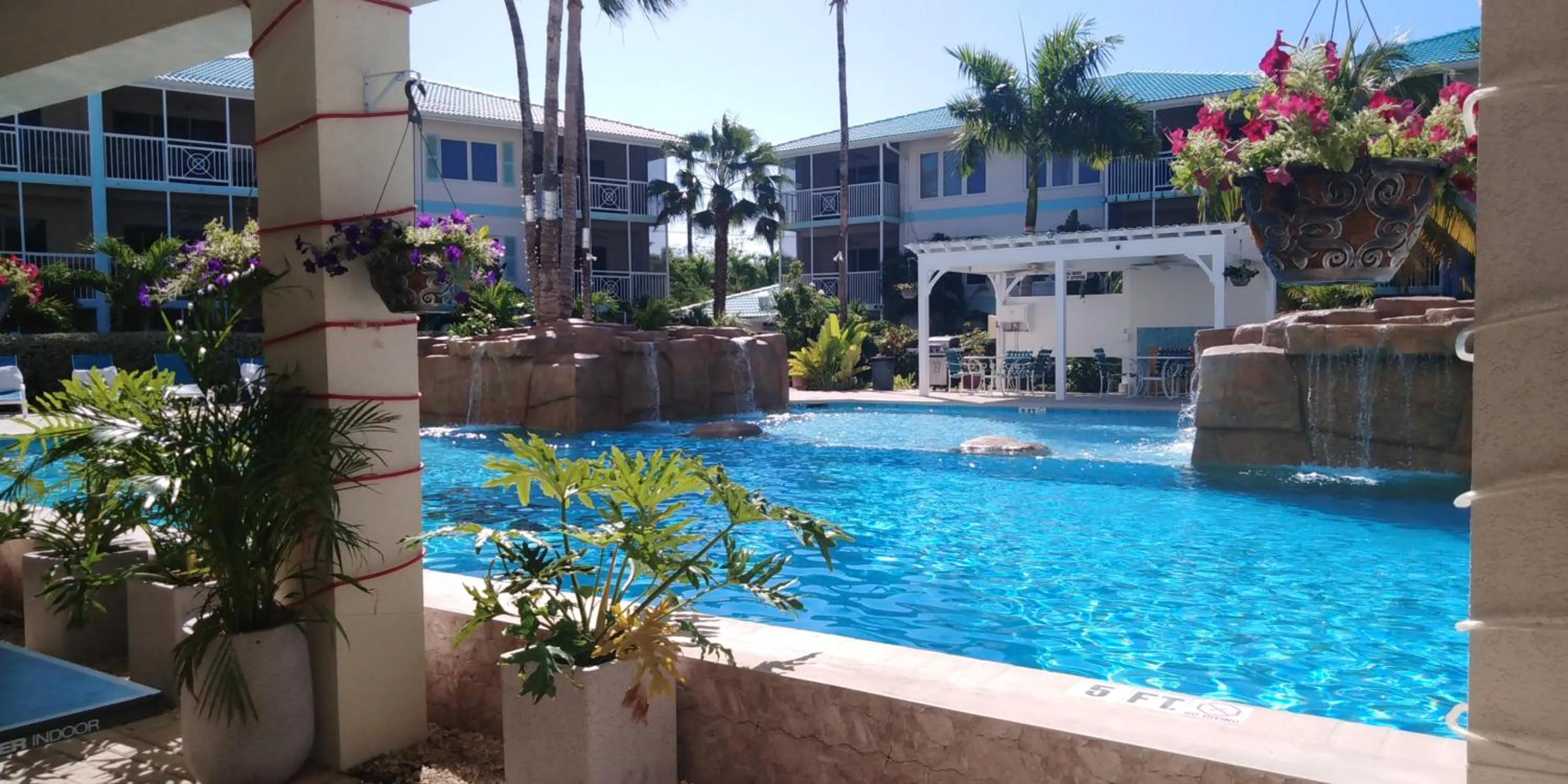 Swimming pool in Seven Mile Beach Resort