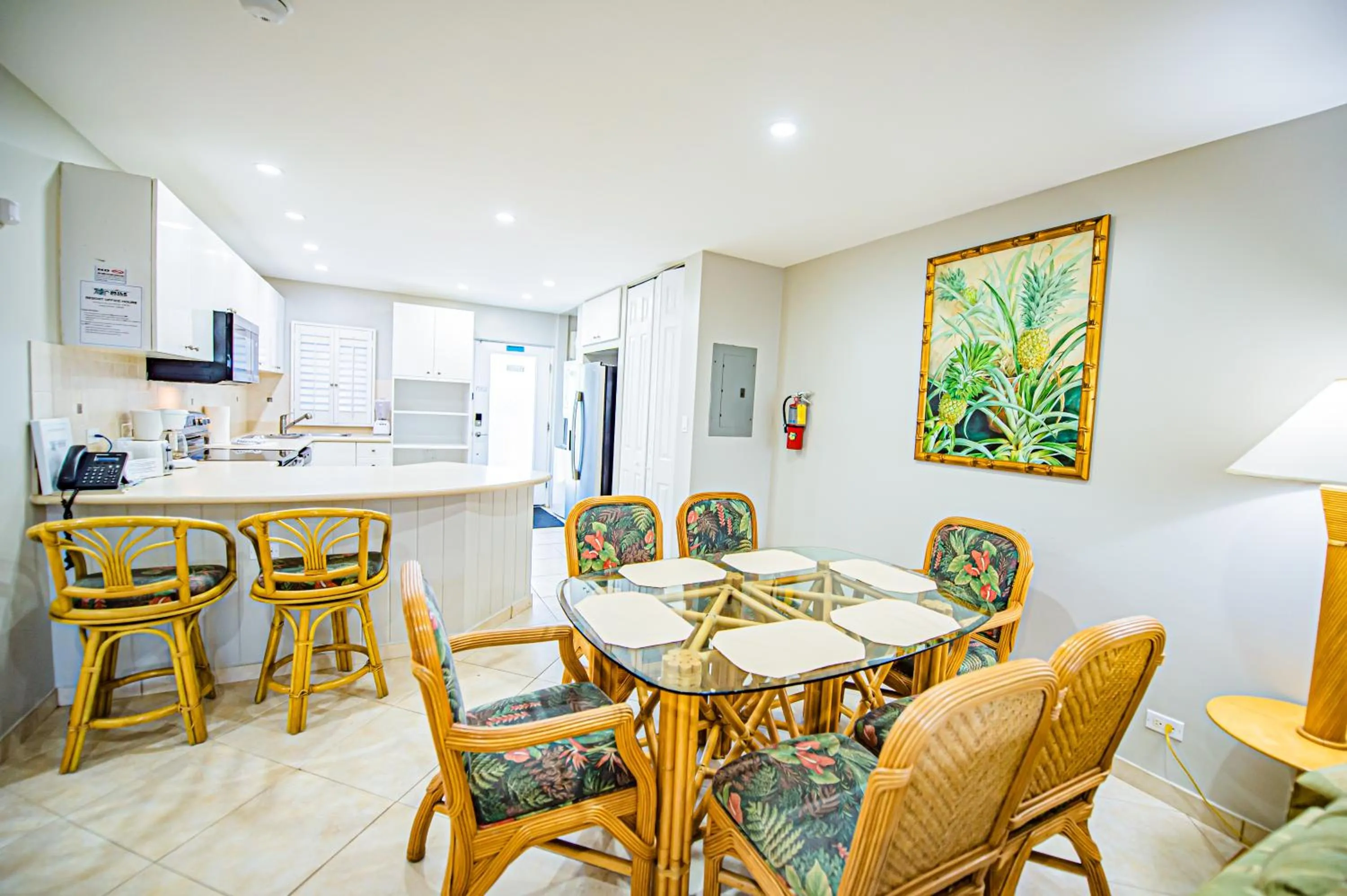 Dining area in Seven Mile Beach Resort