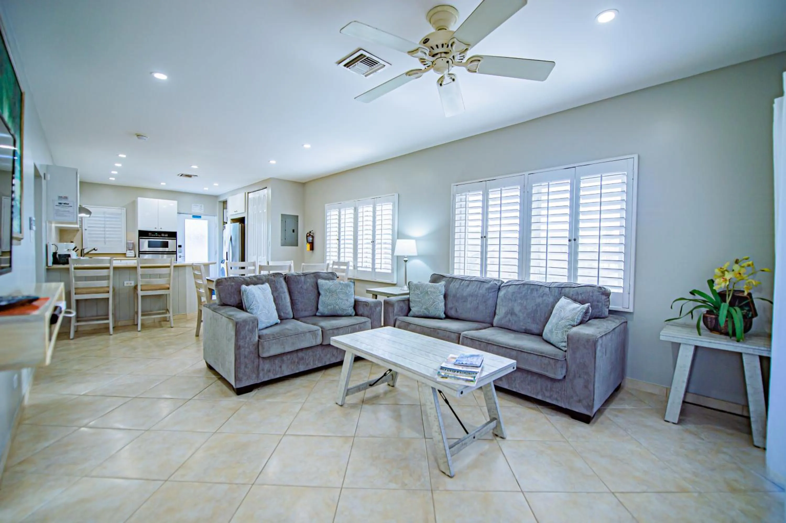 Living room in Seven Mile Beach Resort