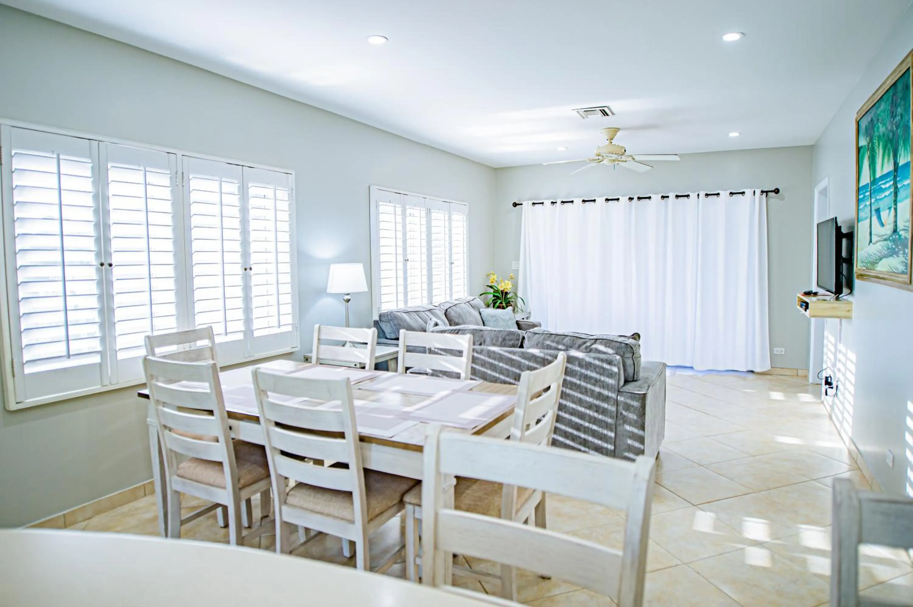 Dining area in Seven Mile Beach Resort