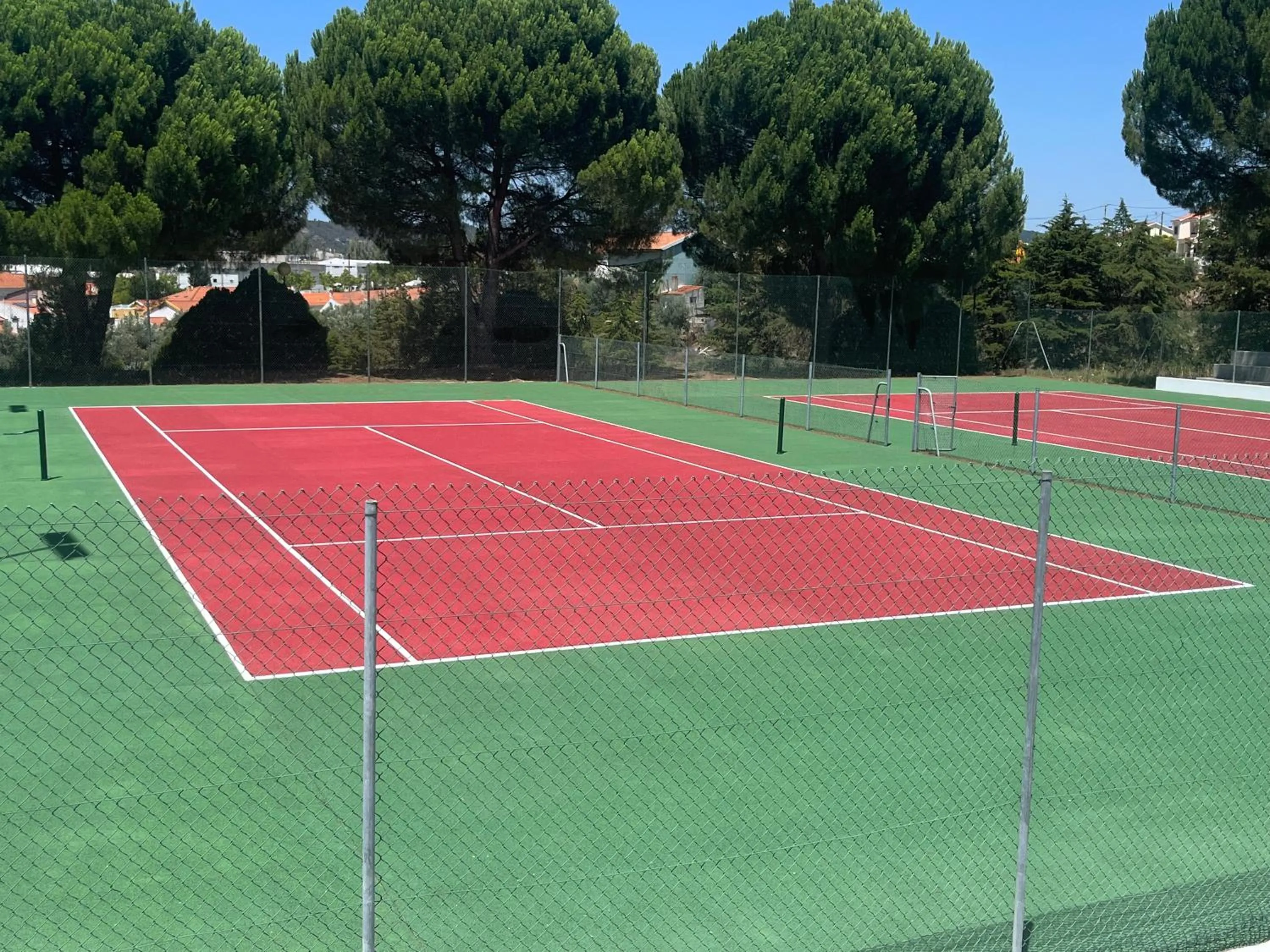 Tennis court in Rupestre Arts Hotel Ródão