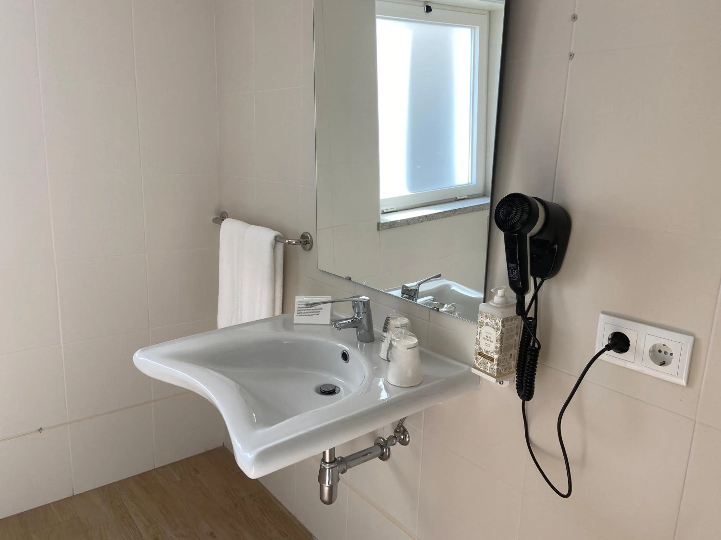 Bathroom in Rupestre Arts Hotel Ródão