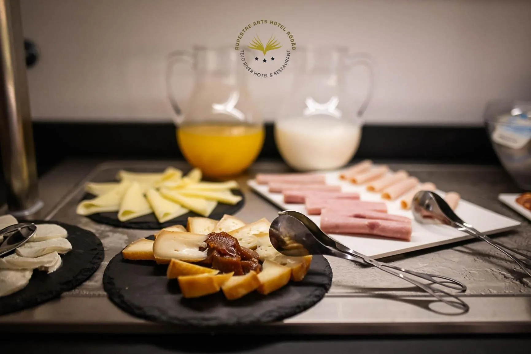 Buffet breakfast in Rupestre Arts Hotel Ródão