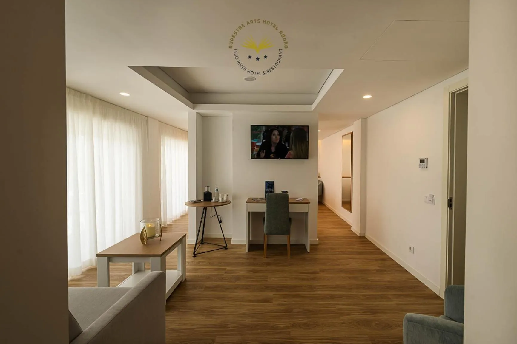 Communal lounge/ TV room in Rupestre Arts Hotel Ródão