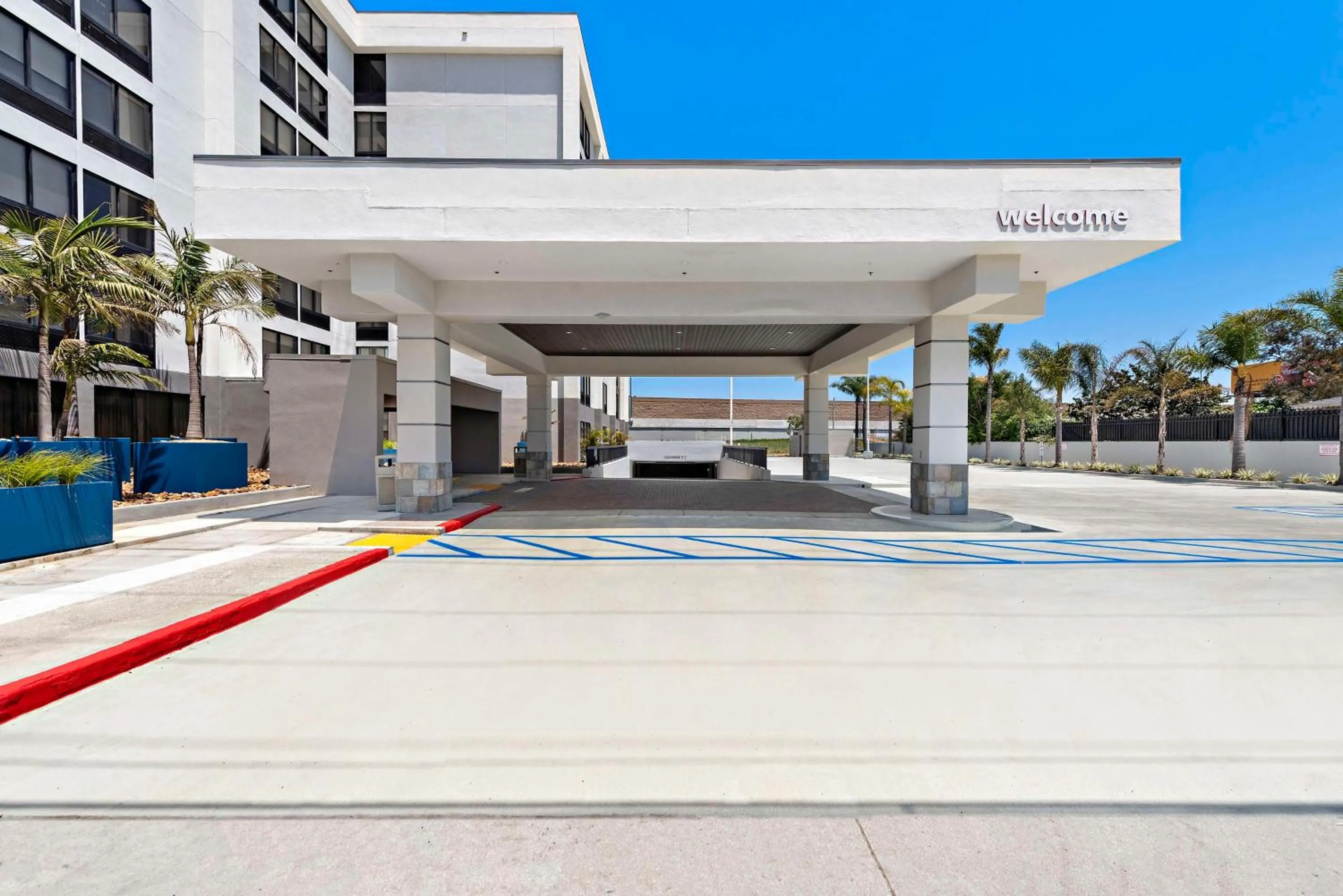 Property building in Hampton Inn Los Angeles Airport