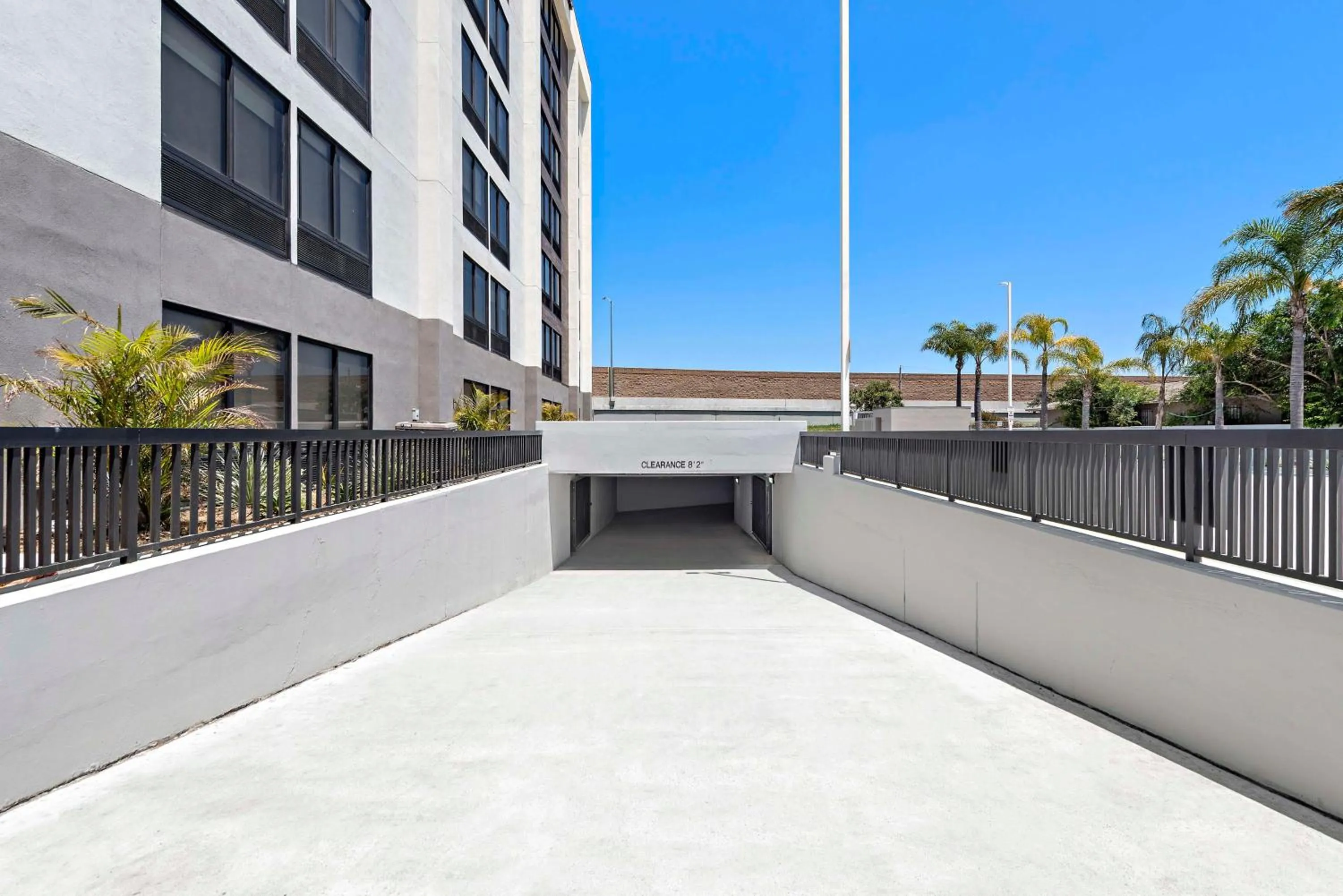 Property building in Hampton Inn Los Angeles Airport