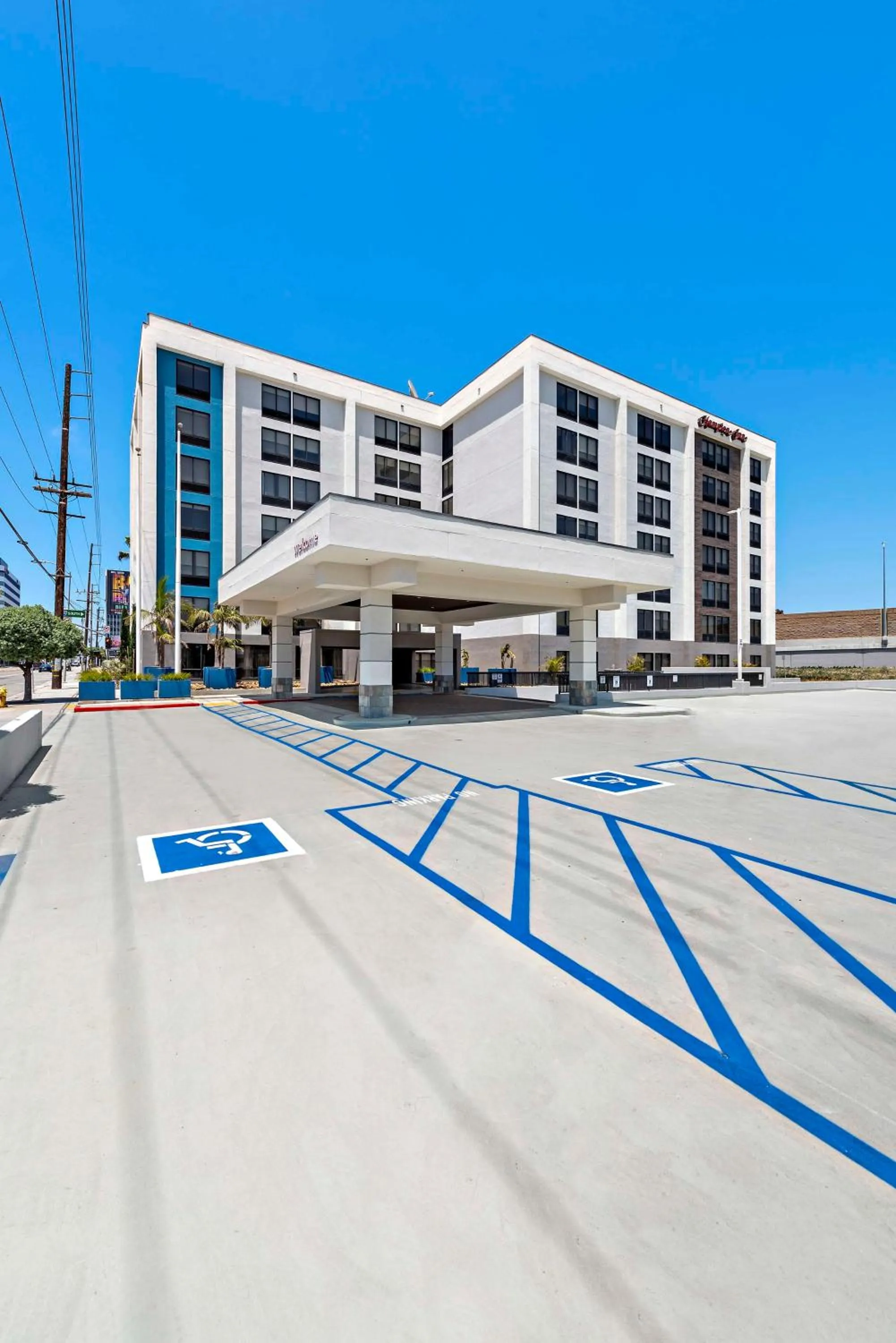 Property building in Hampton Inn Los Angeles Airport