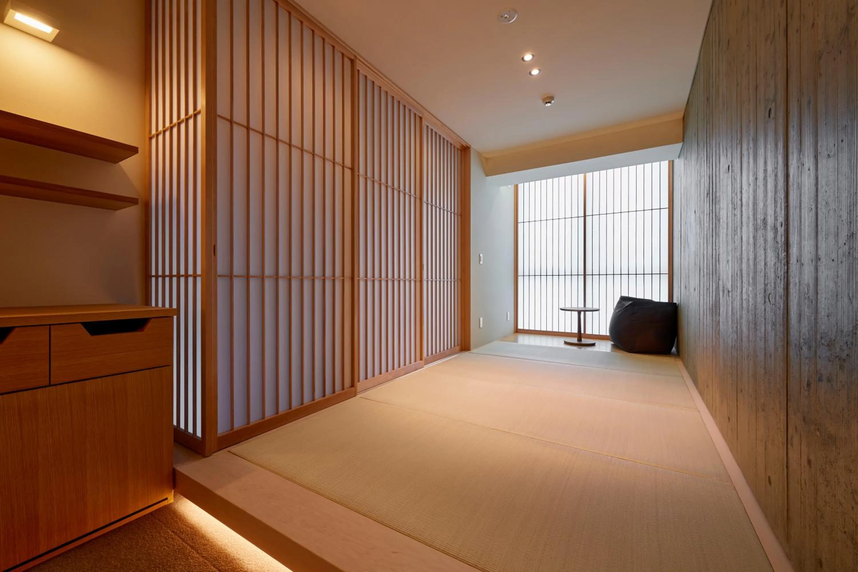 Photo of the whole room, Bed in THE HOTELS HAKATA Harushige Honkan