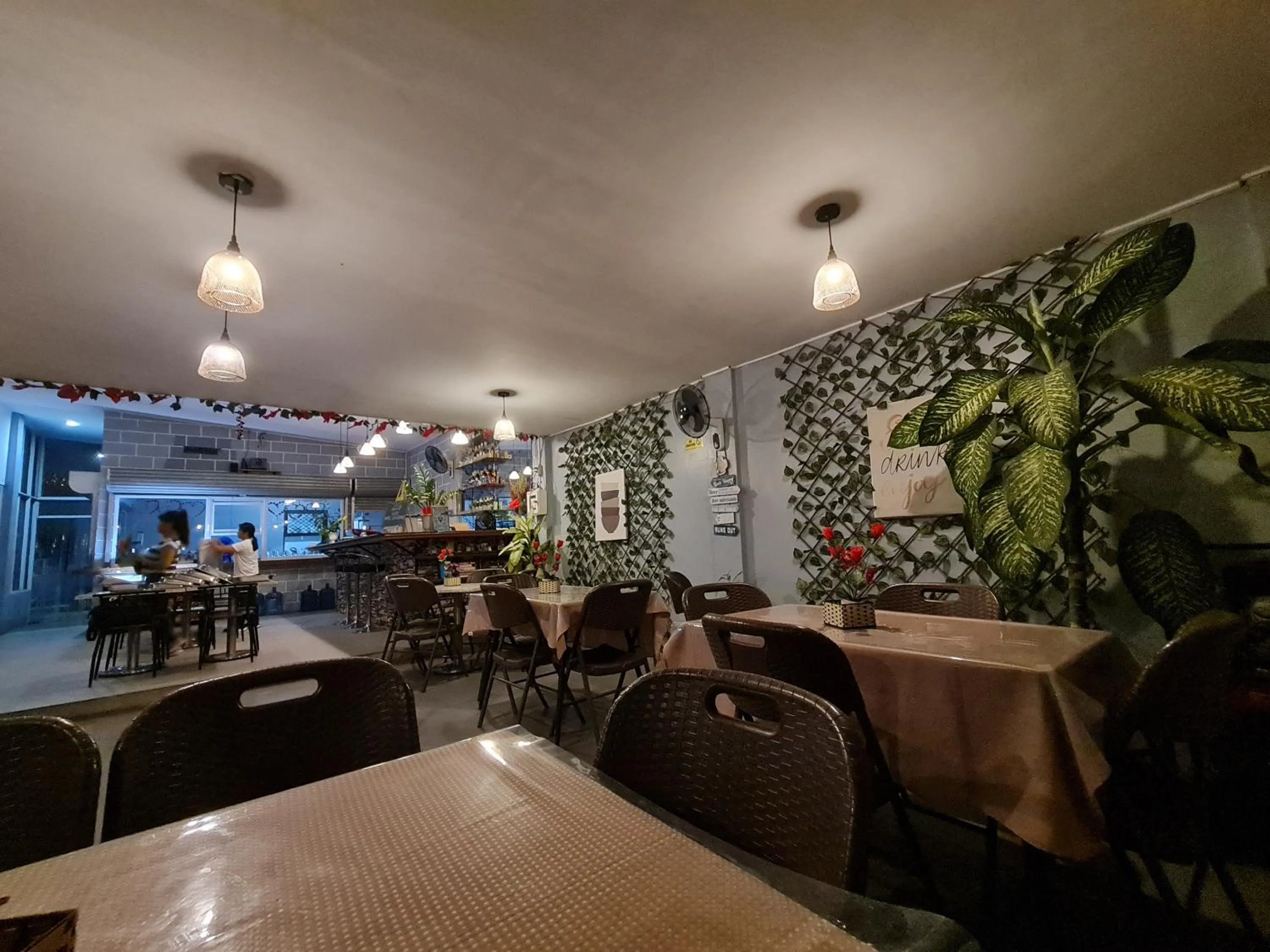 Restaurant/places to eat in Hideaways Restobar and Resort