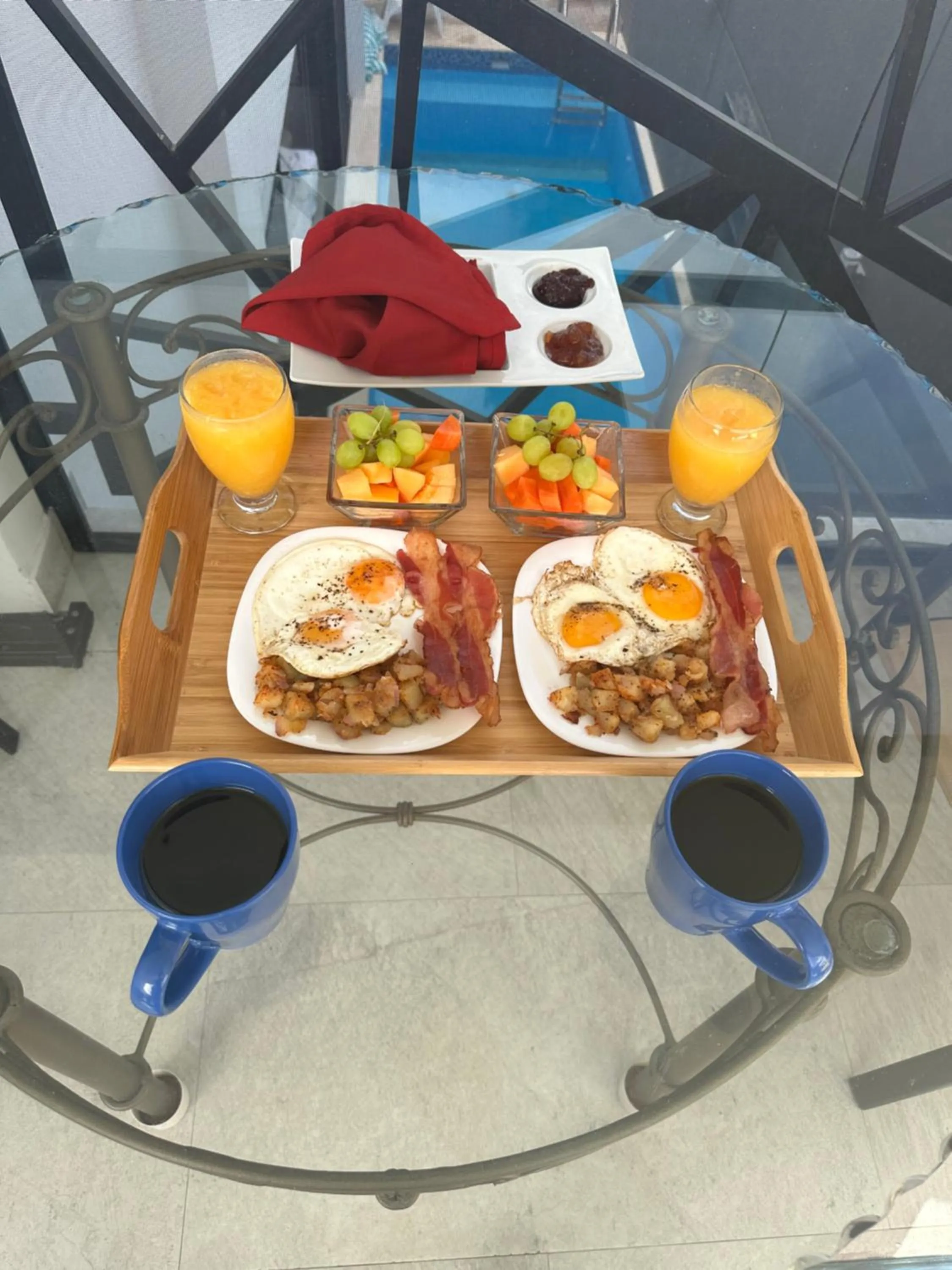 Food in Oasis Urban Retreat