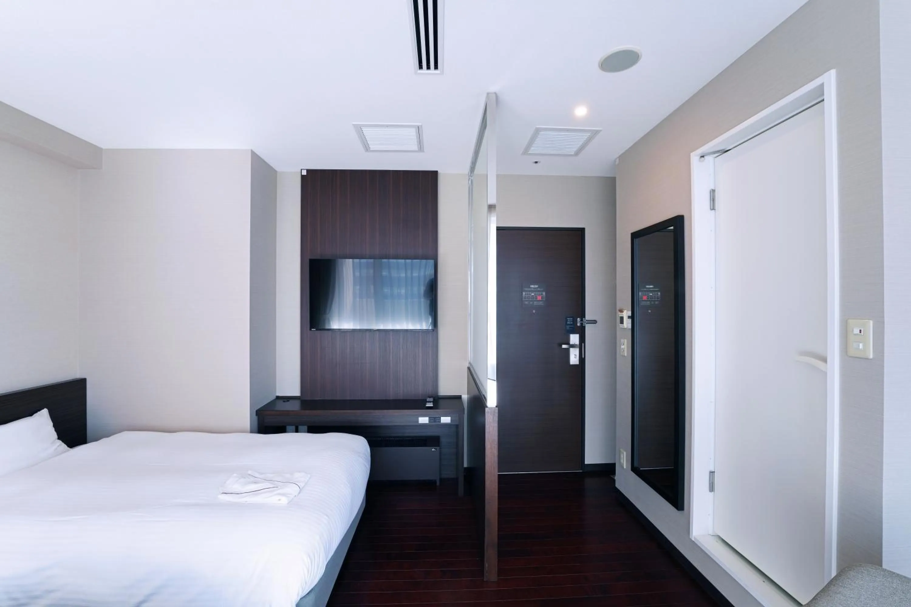 Photo of the whole room, Bed in KOKO HOTEL Sendai Kotodai Park