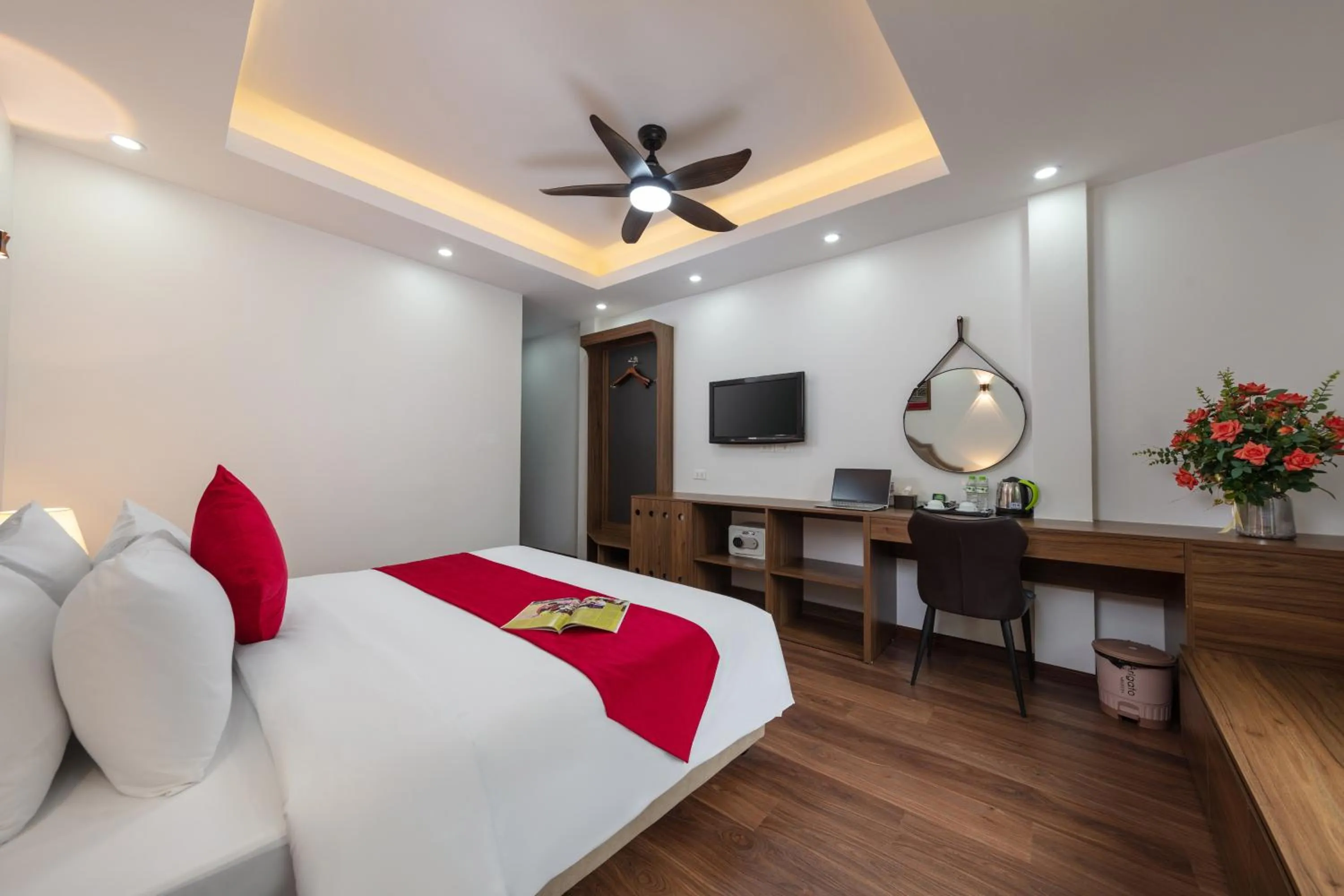 Bedroom, Bed in Hanoi Liliane Hotel and Travel