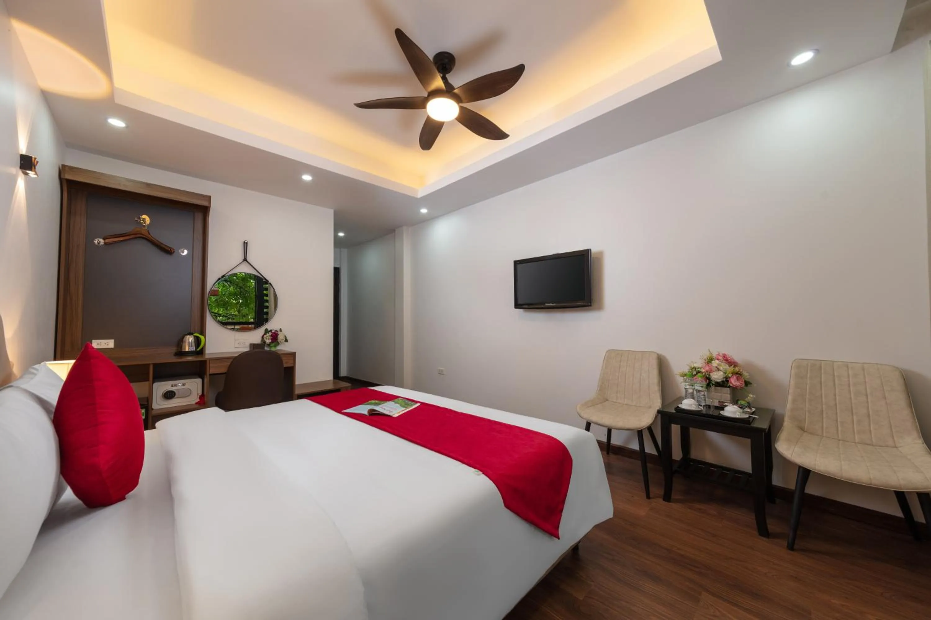 Bedroom, Bed in Hanoi Liliane Hotel and Travel