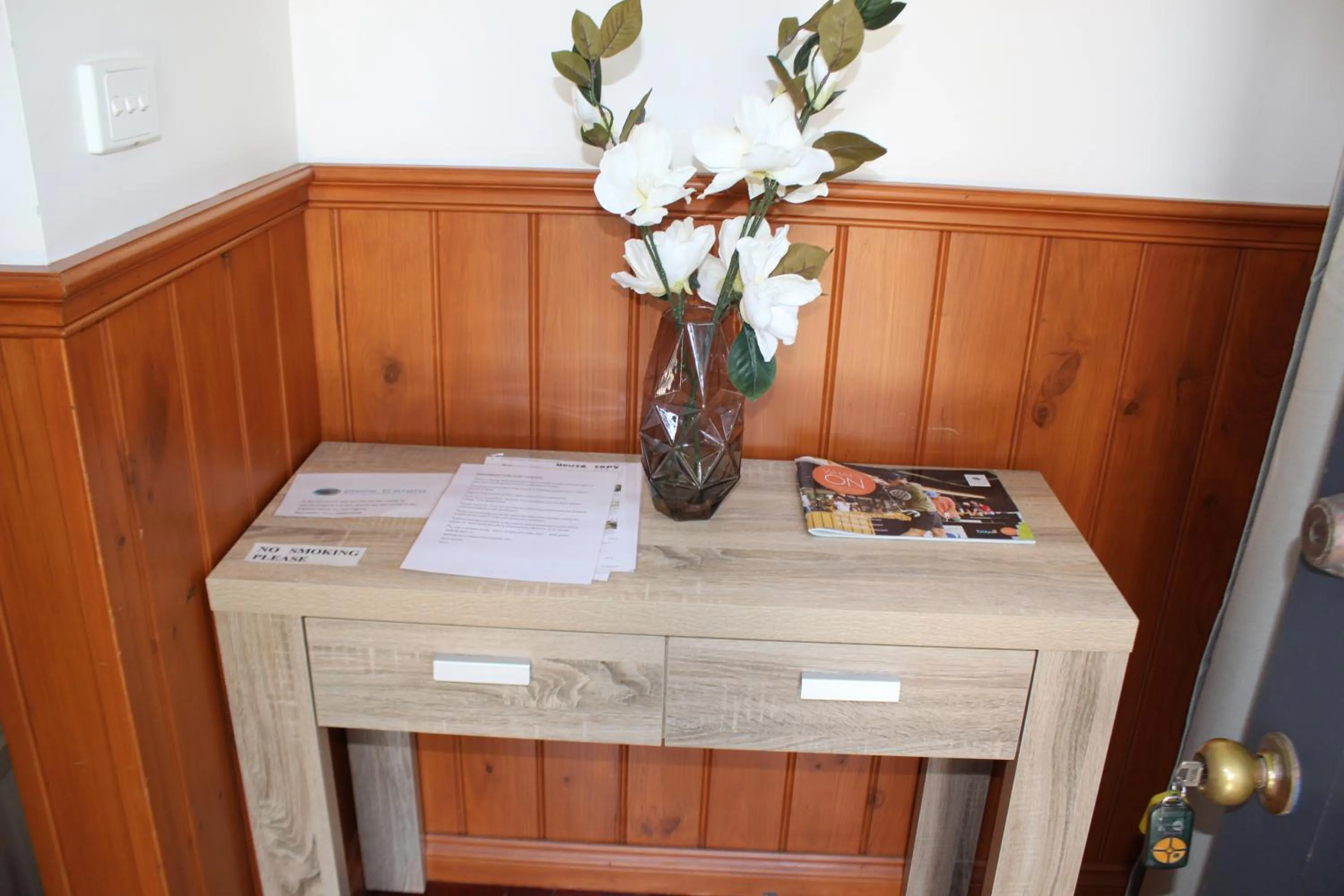 Communal lounge/ TV room in Bells Estate Great Ocean Road Cottages