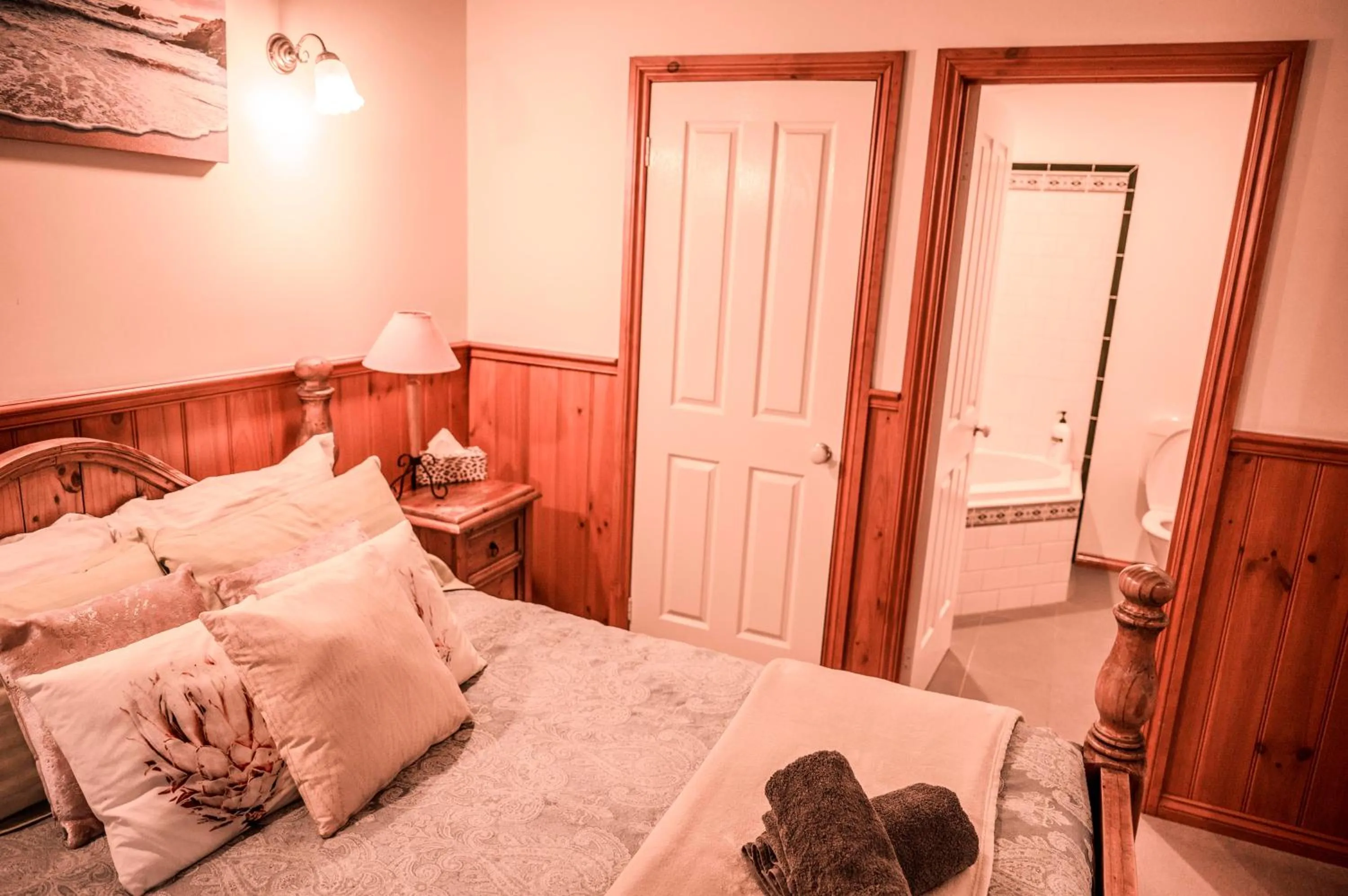 Bedroom, Bed in Bells Estate Great Ocean Road Cottages