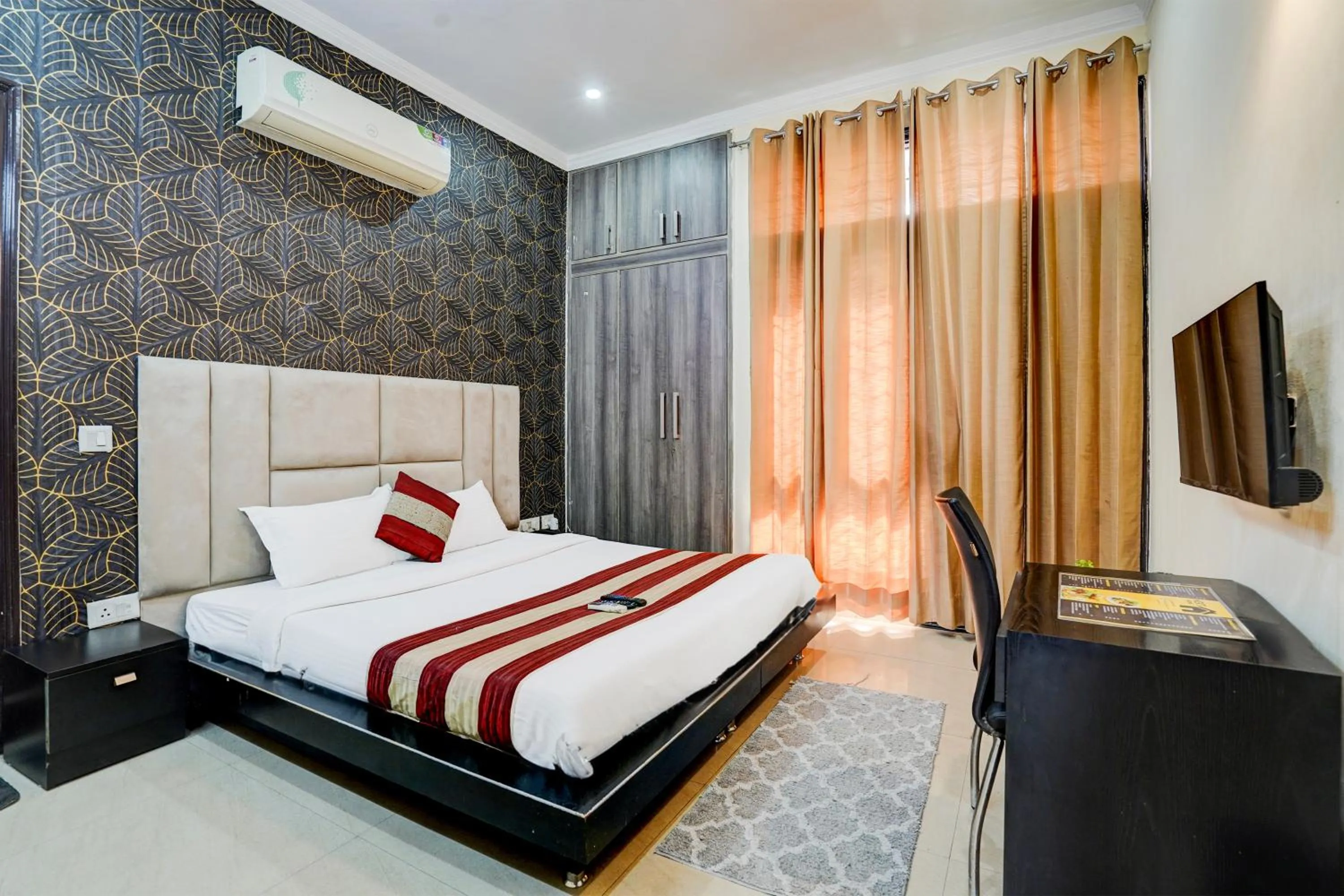 Bed in FabExpress Next Home - Nr IMT Chowk Manesar