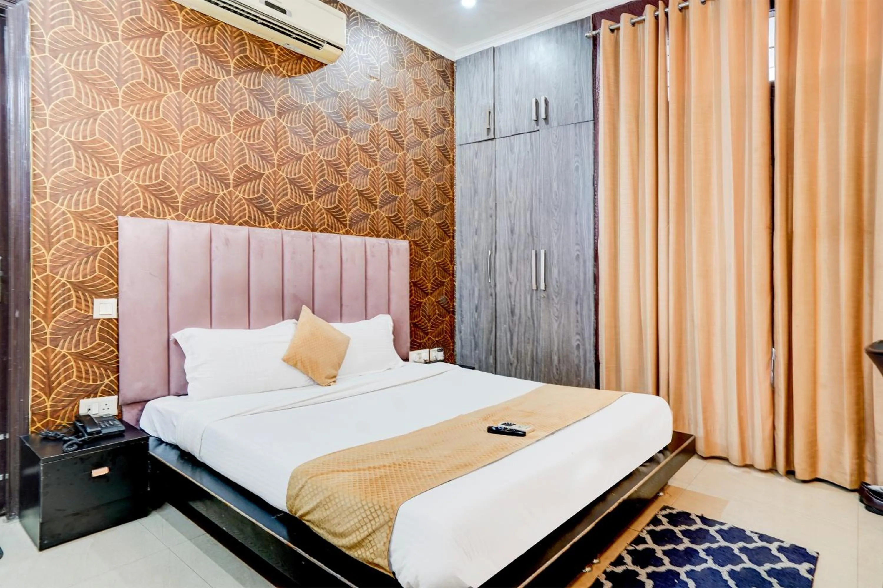 Bed in FabExpress Next Home - Nr IMT Chowk Manesar