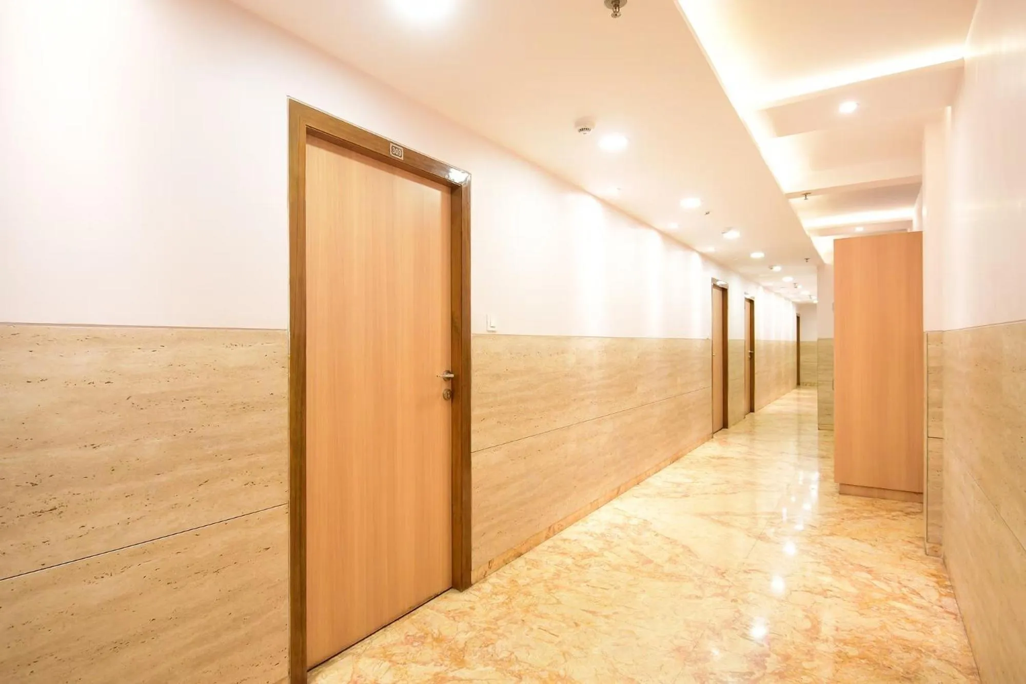 Lobby or reception in FabHotel Stay Inn International - Nr Sealdah Station