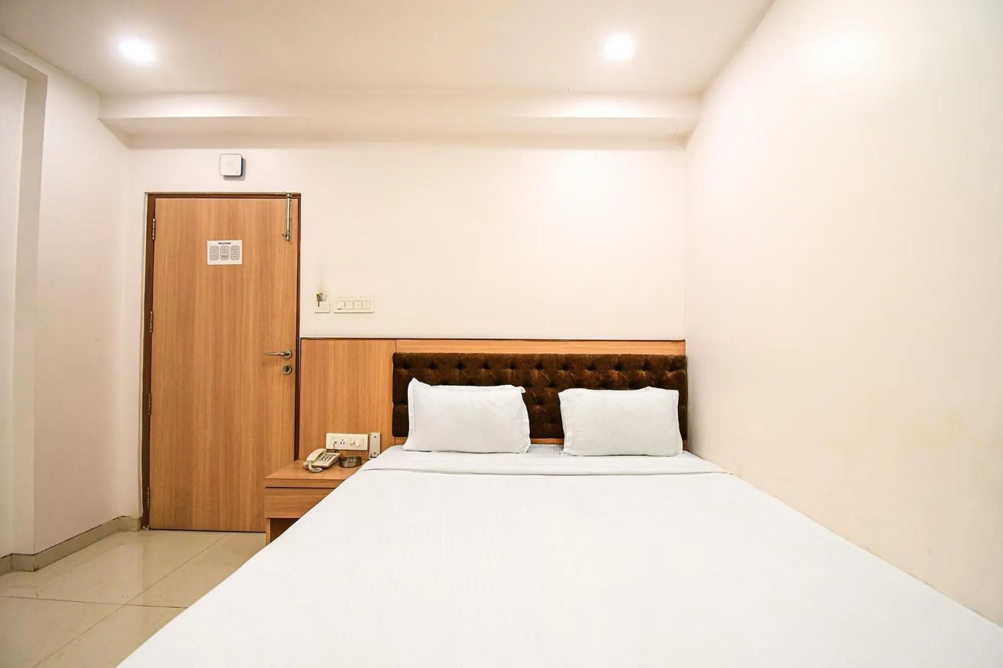 Bed in FabHotel Stay Inn International - Nr Sealdah Station