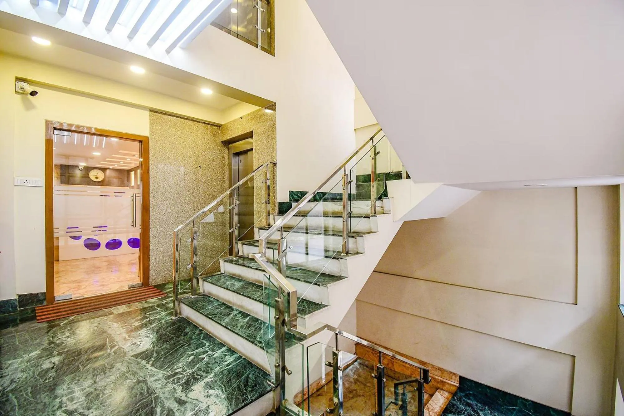 Lobby or reception in FabHotel Stay Inn International - Nr Sealdah Station