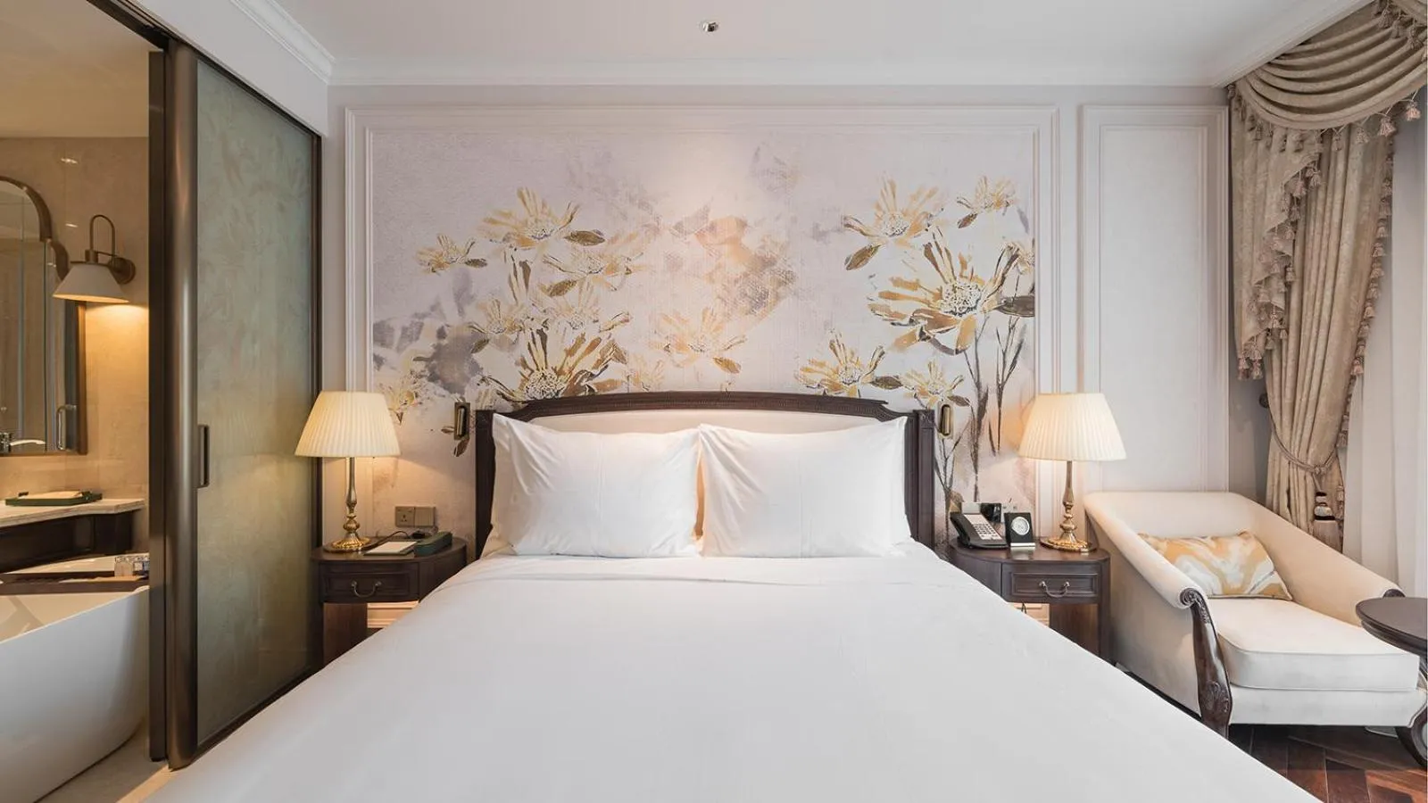 Bed in Golden Imperial Hotel