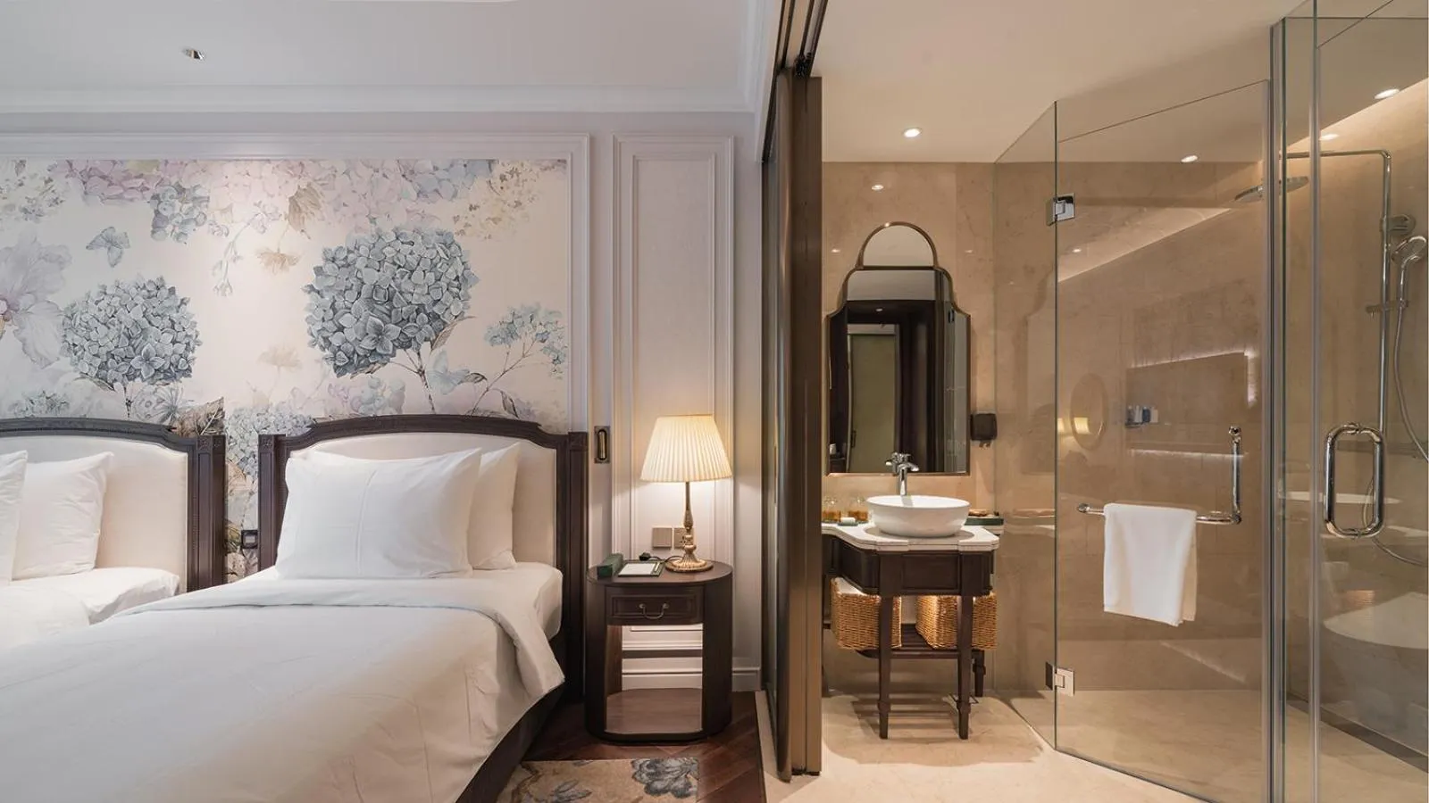 Bed in Golden Sun Hotel - Dalat