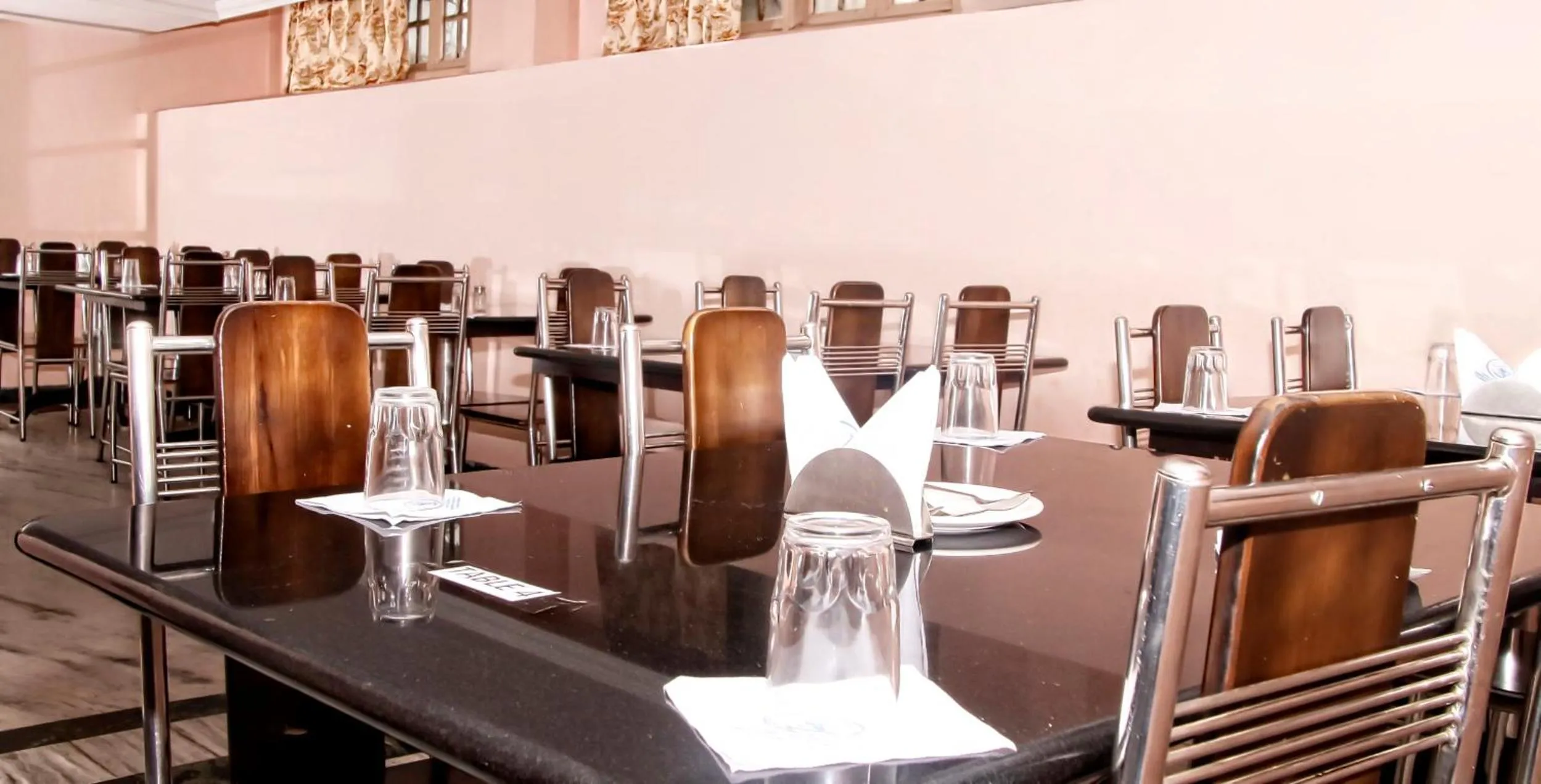 Restaurant/places to eat in Hotel SV International