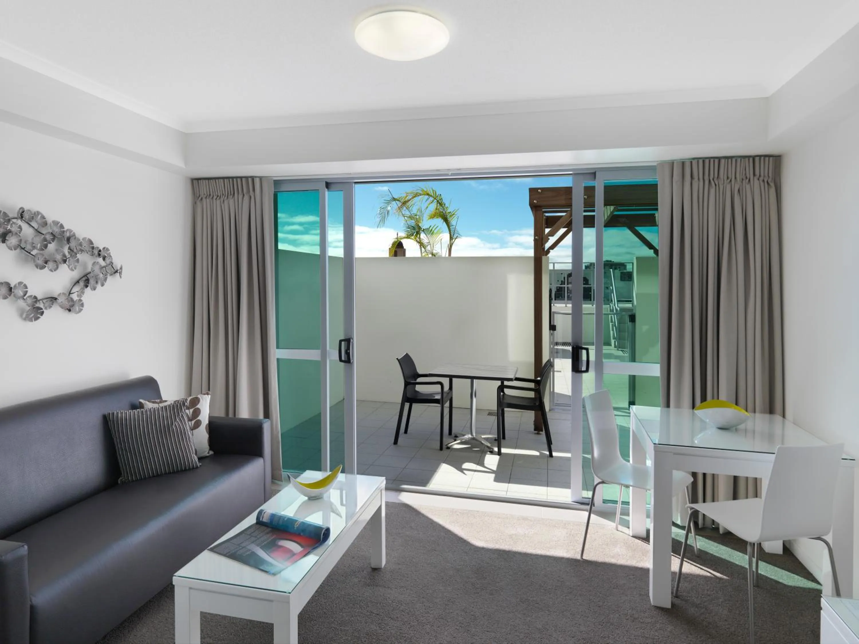 Living room in Oaks Mackay Rivermarque Hotel