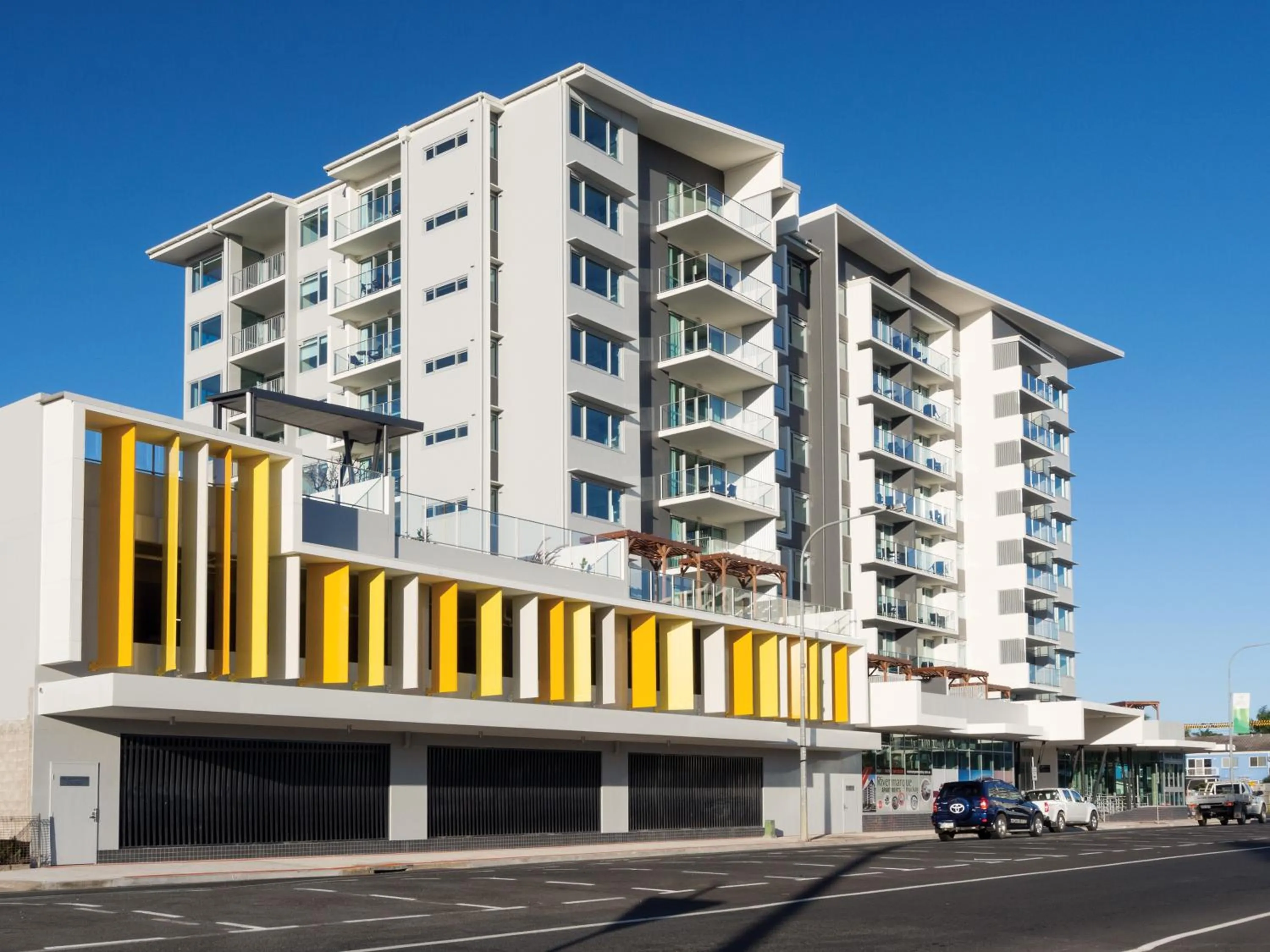 Facade/entrance in Oaks Mackay Rivermarque Hotel