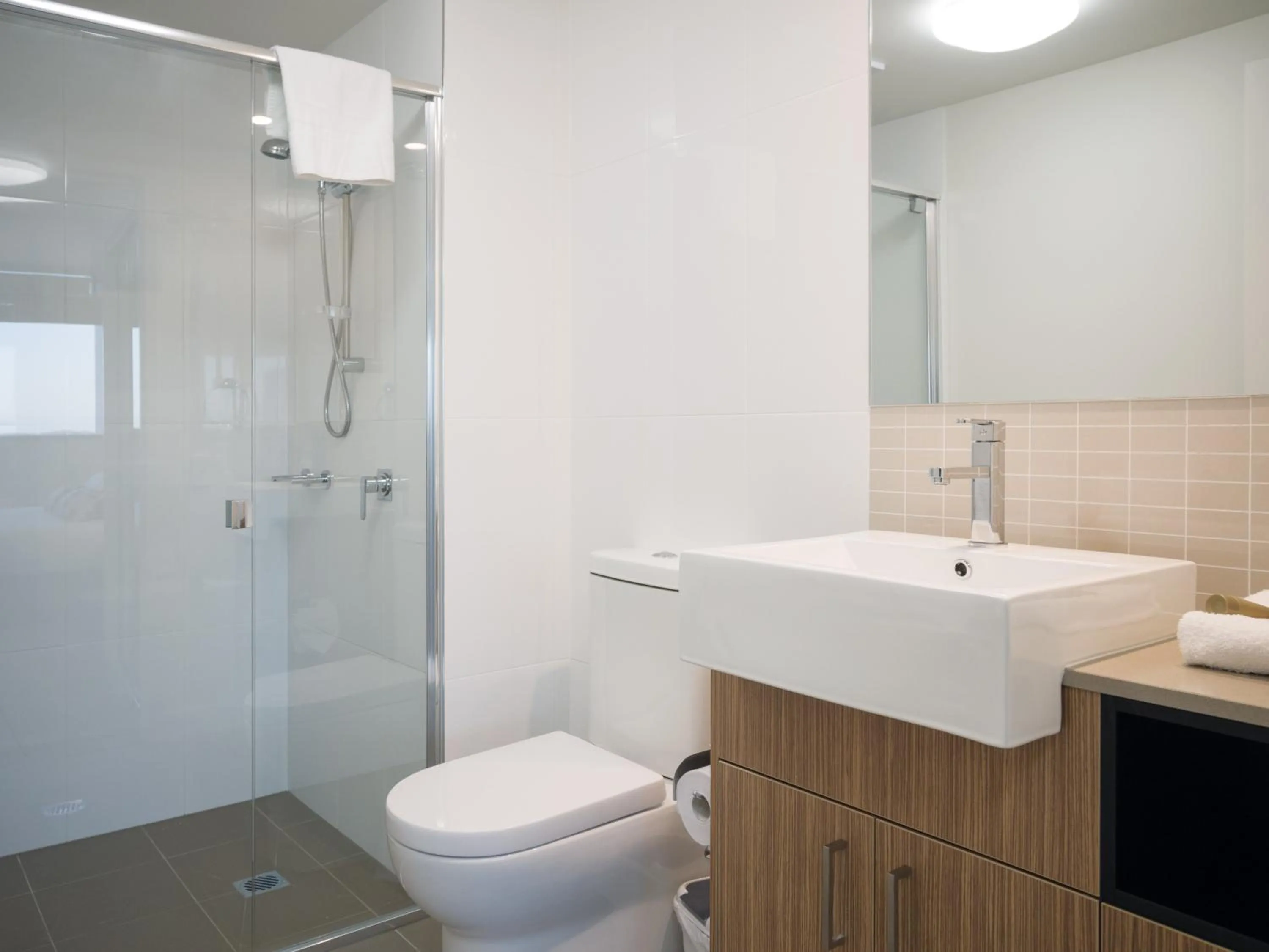 Toilet in Oaks Mackay Rivermarque Hotel