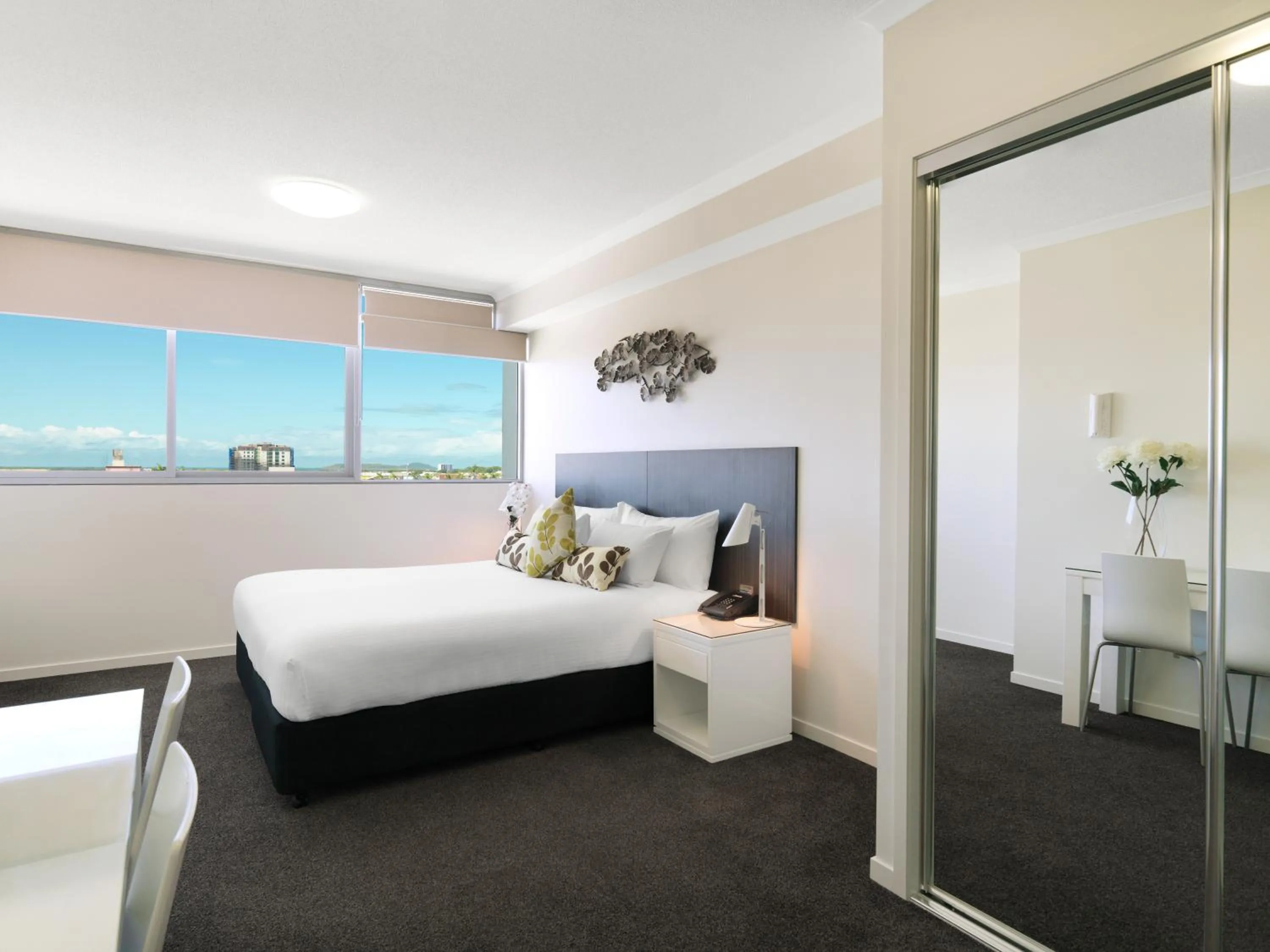 Bed in Oaks Mackay Rivermarque Hotel