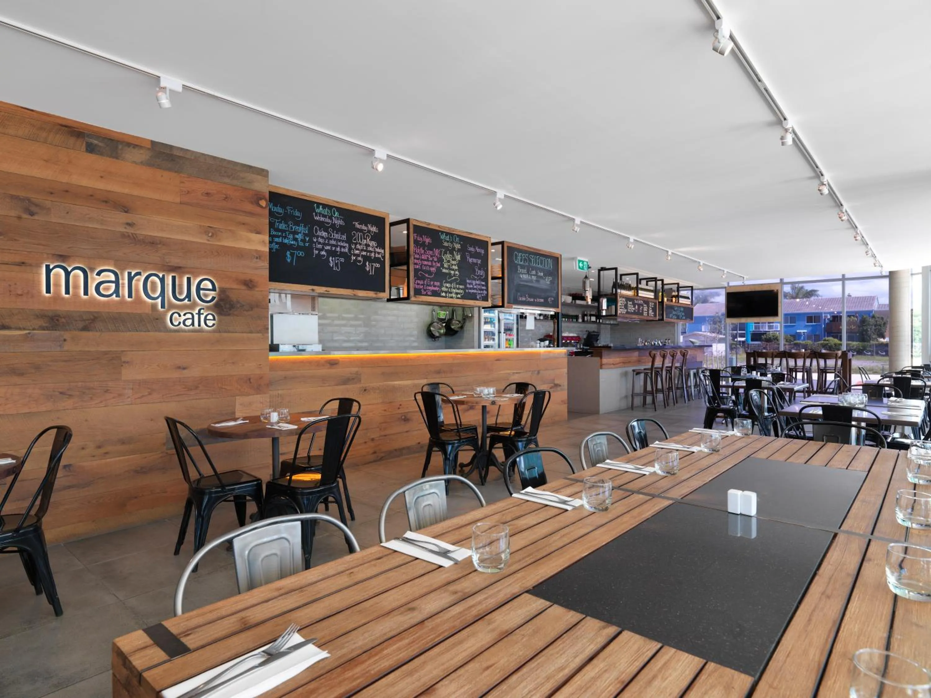 Restaurant/places to eat in Oaks Mackay Rivermarque Hotel