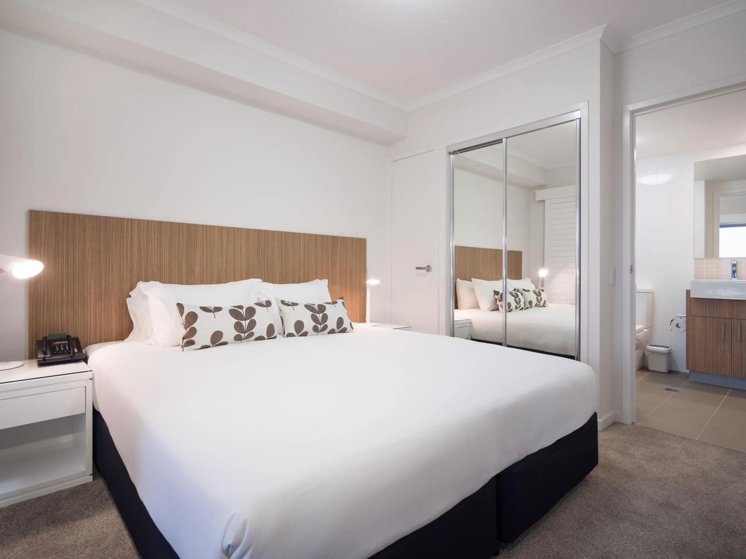 Bedroom, Bed in Oaks Mackay Rivermarque Hotel