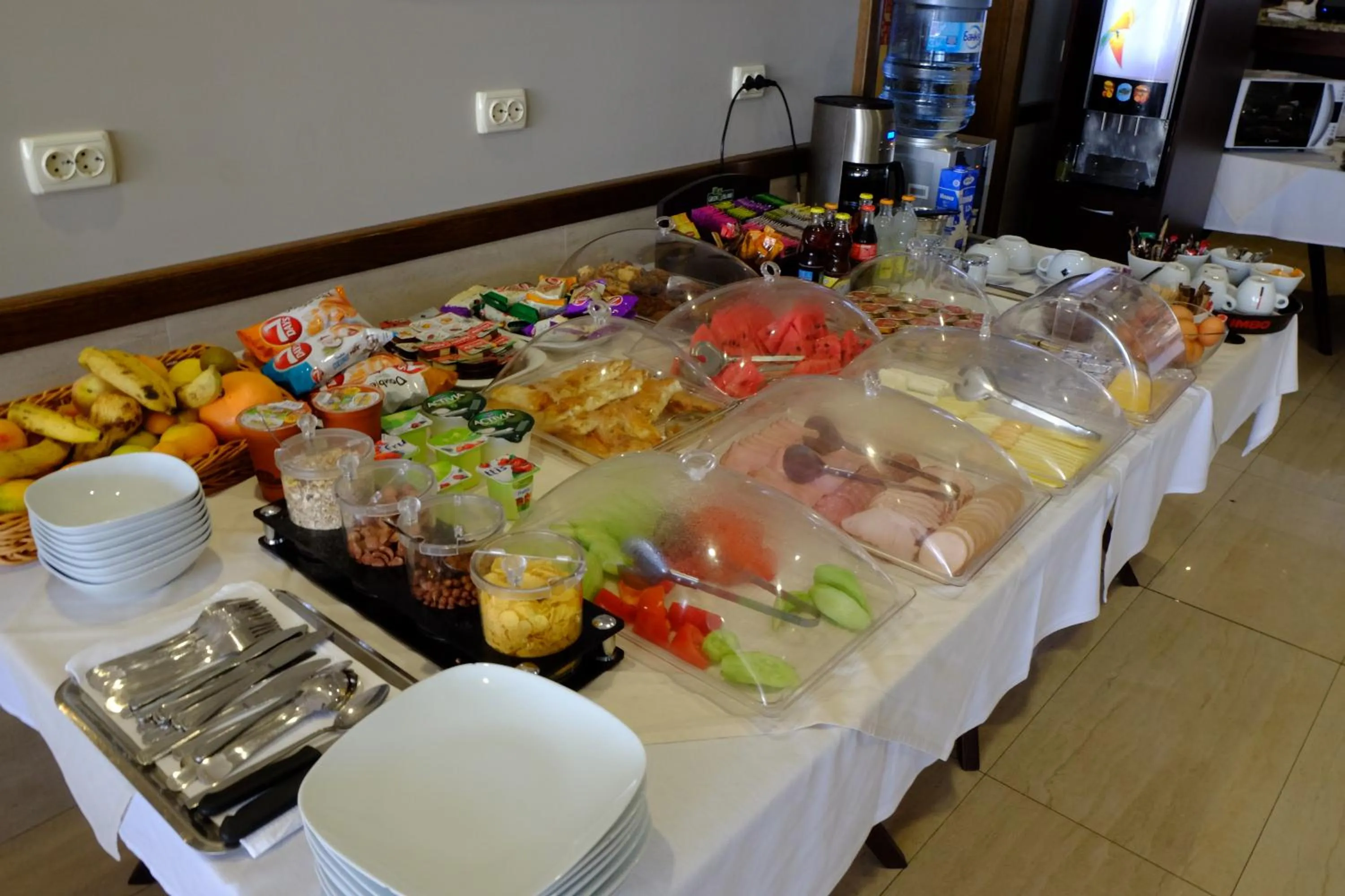 Buffet breakfast in Hotel Dragalevtsi