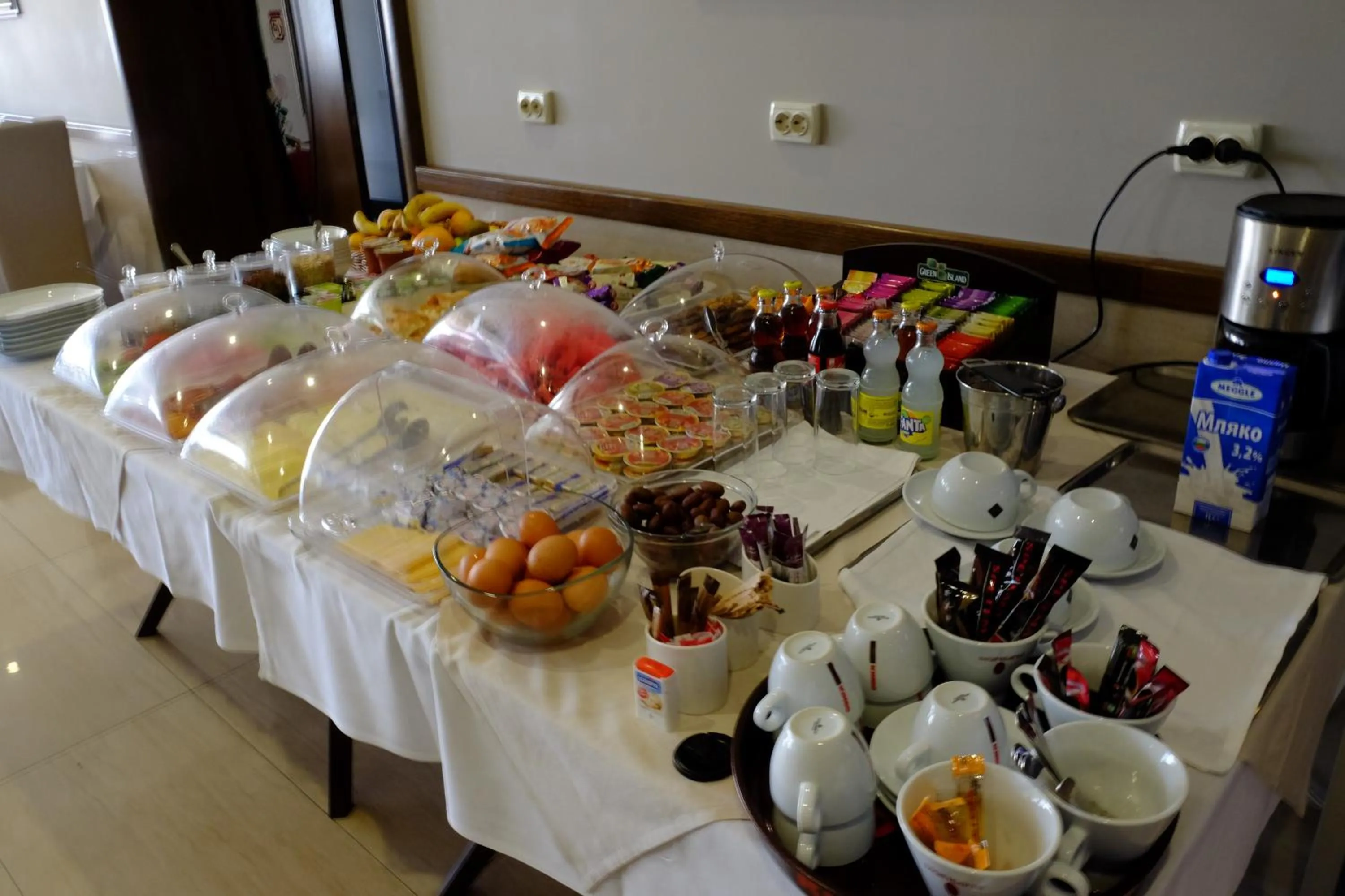 Buffet breakfast in Hotel Dragalevtsi