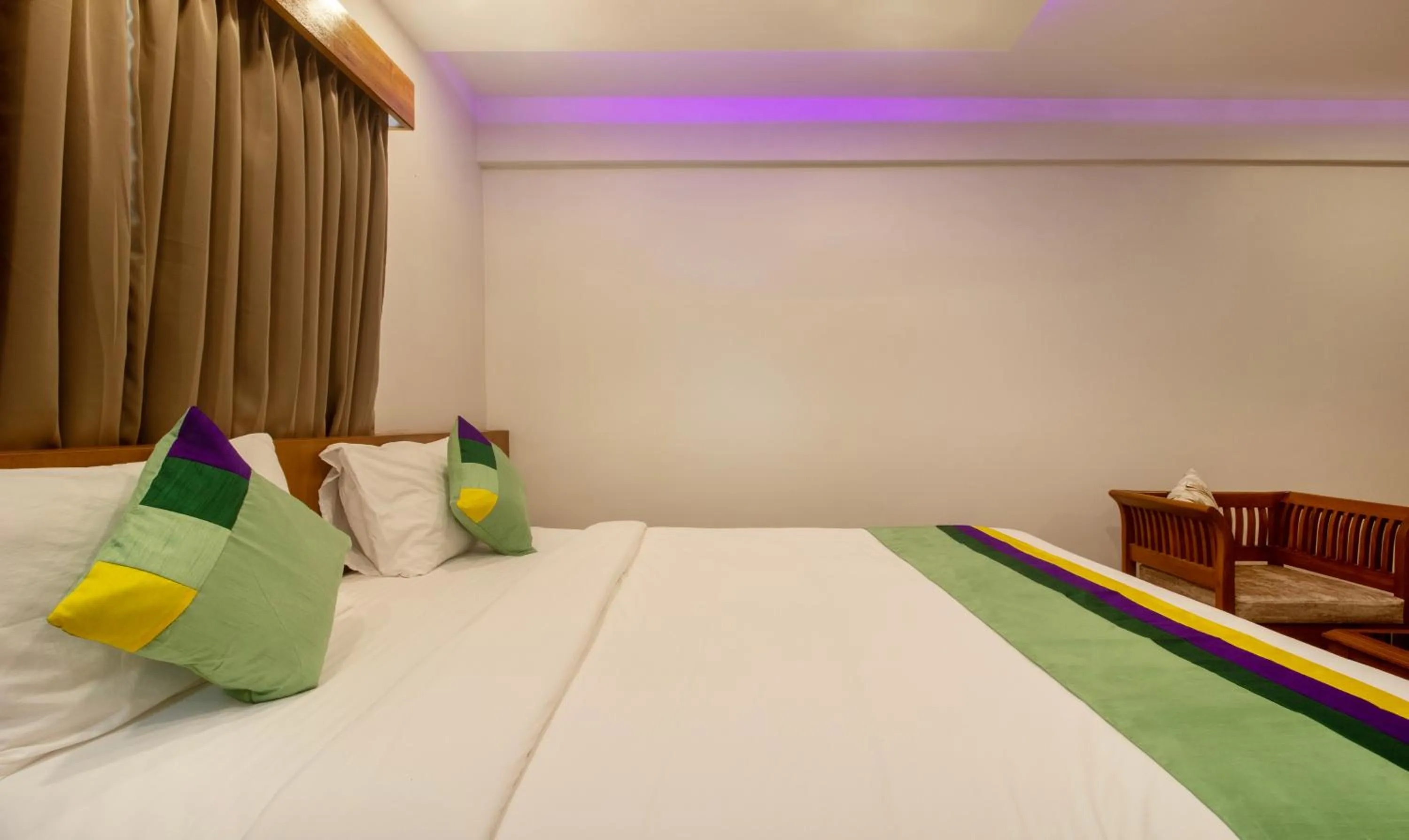 Bed in Treebo Elite Plaza, 700 Mtrs From Madikeri Fort