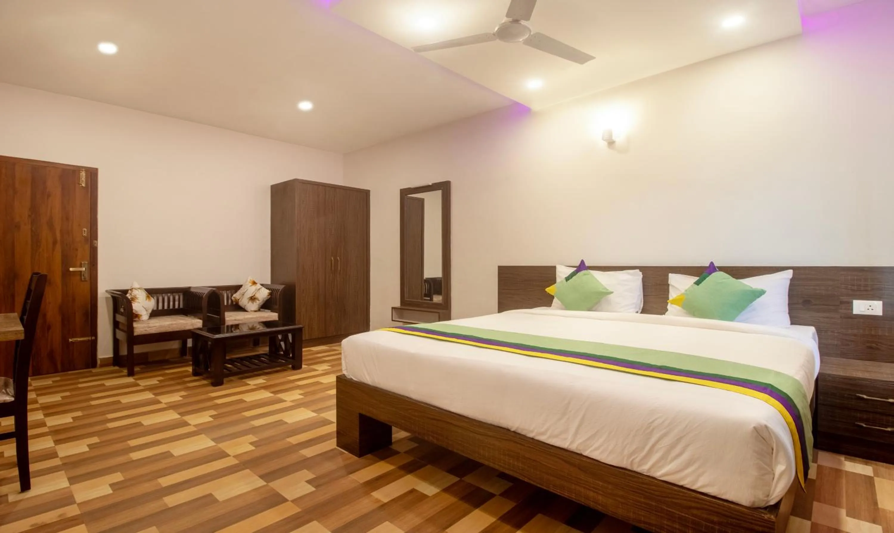 Bed in Treebo Elite Plaza, 700 Mtrs From Madikeri Fort
