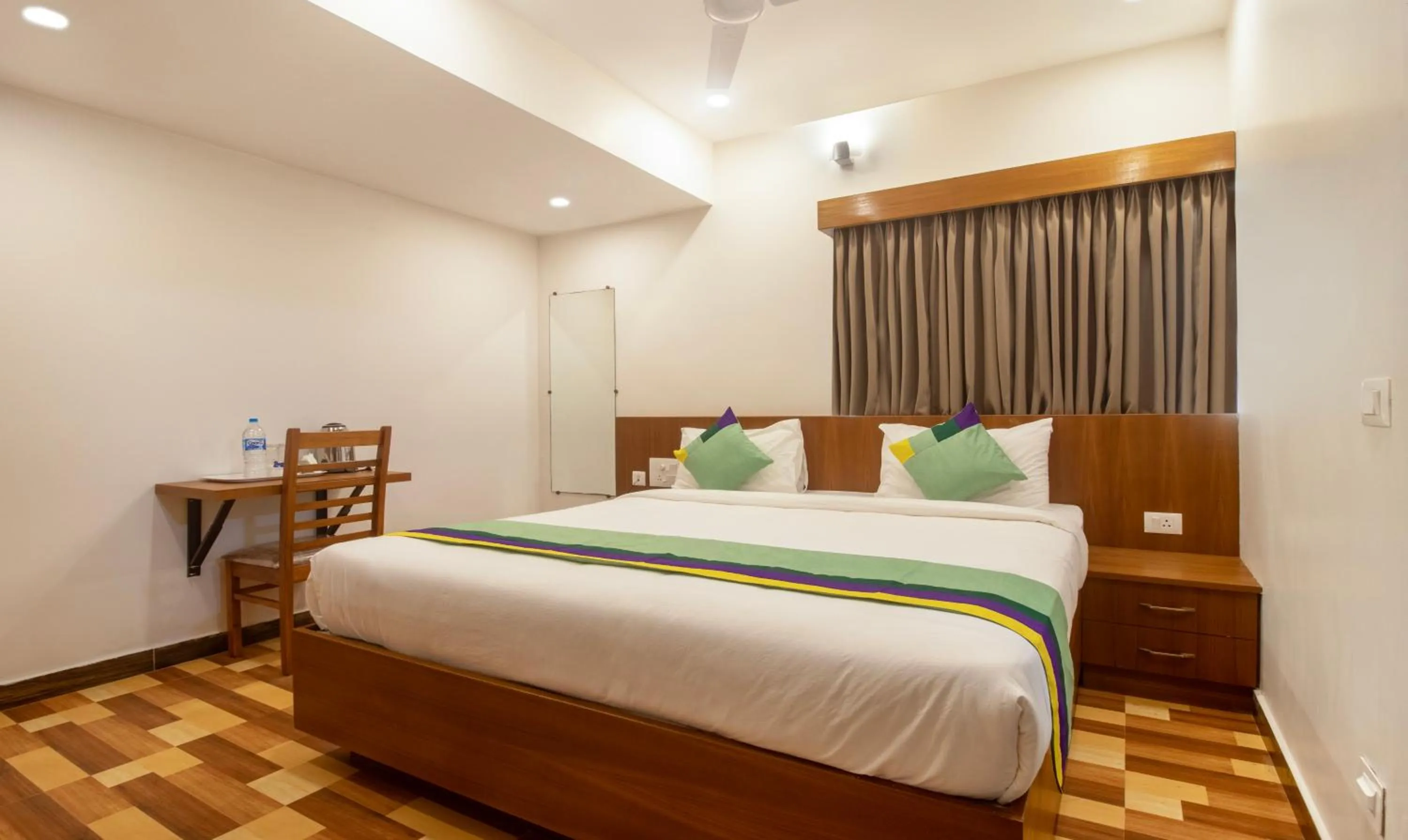 Bed in Treebo Elite Plaza, 700 Mtrs From Madikeri Fort
