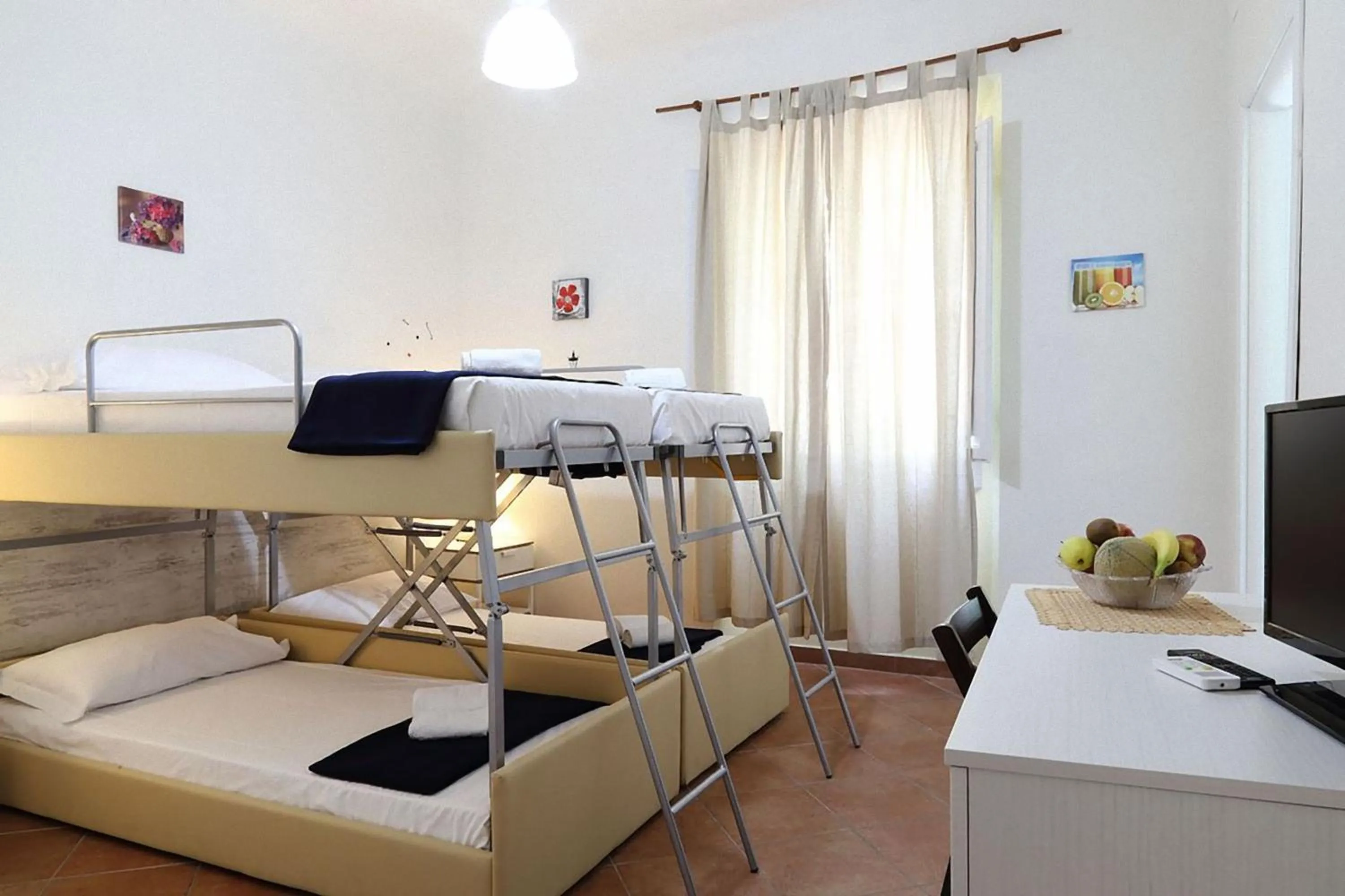 Day, Bed in Mia Palace