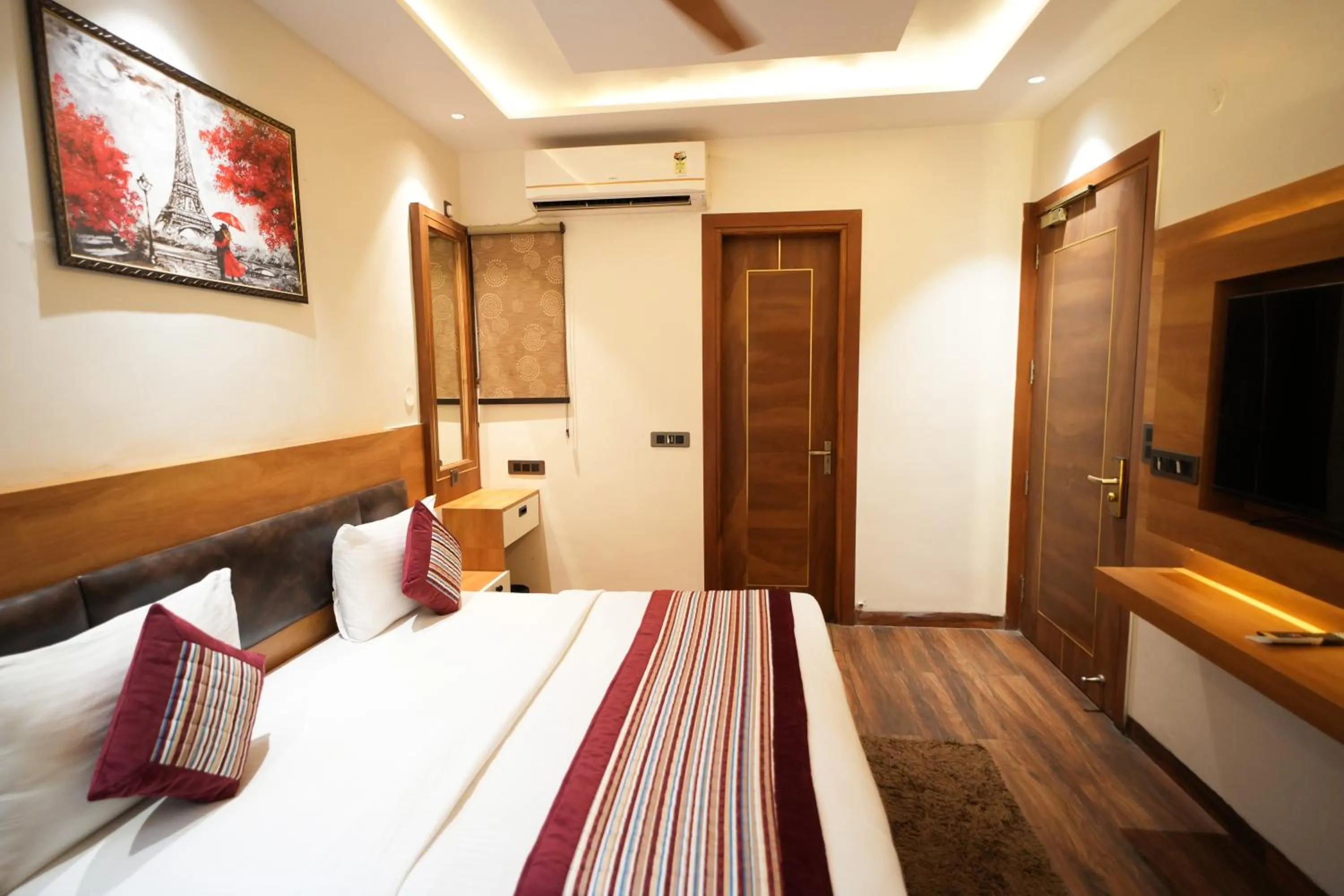 Bed in Masaga by Qcent, Gurugram