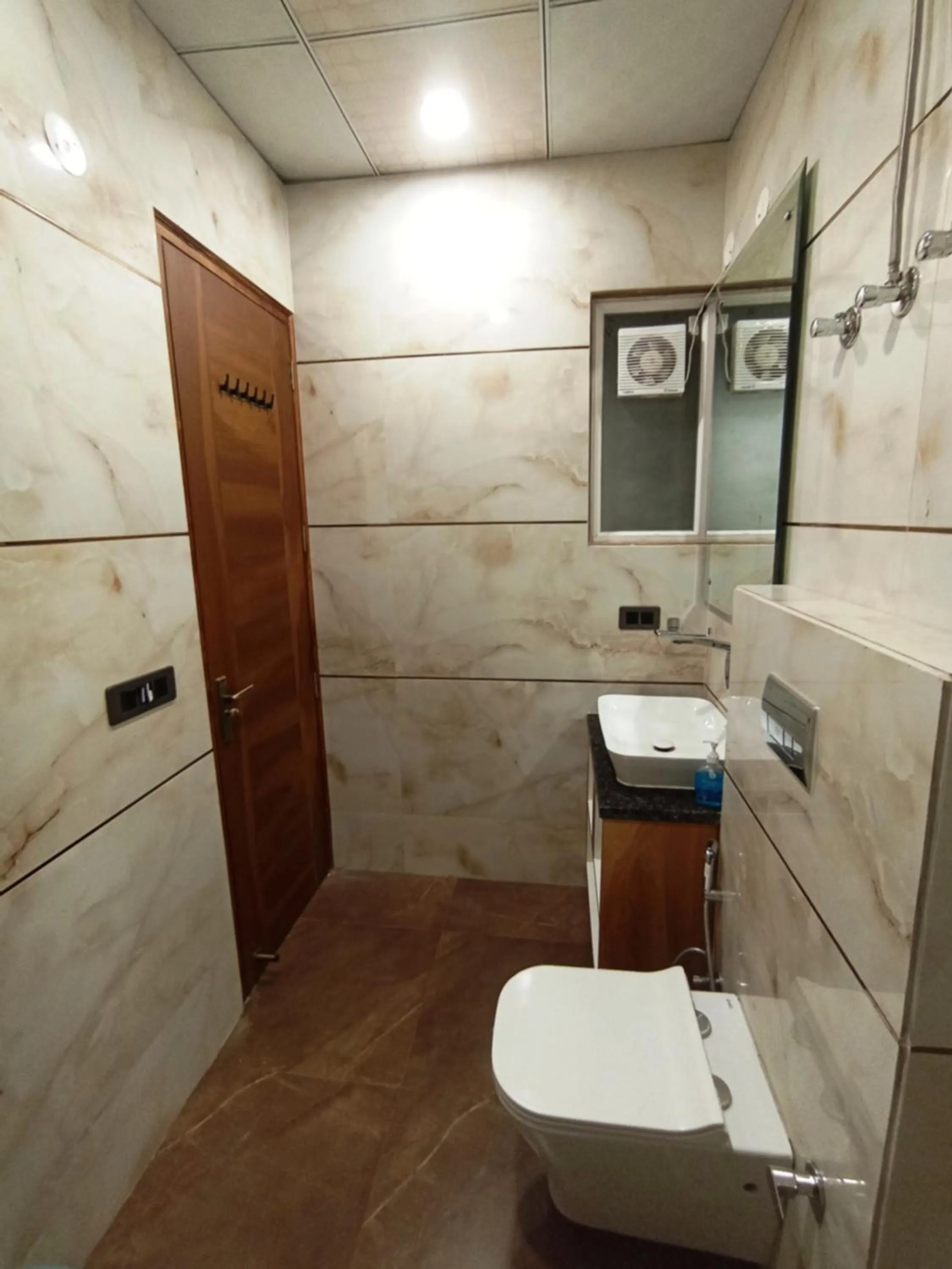 Bathroom in Masaga by Qcent, Gurugram