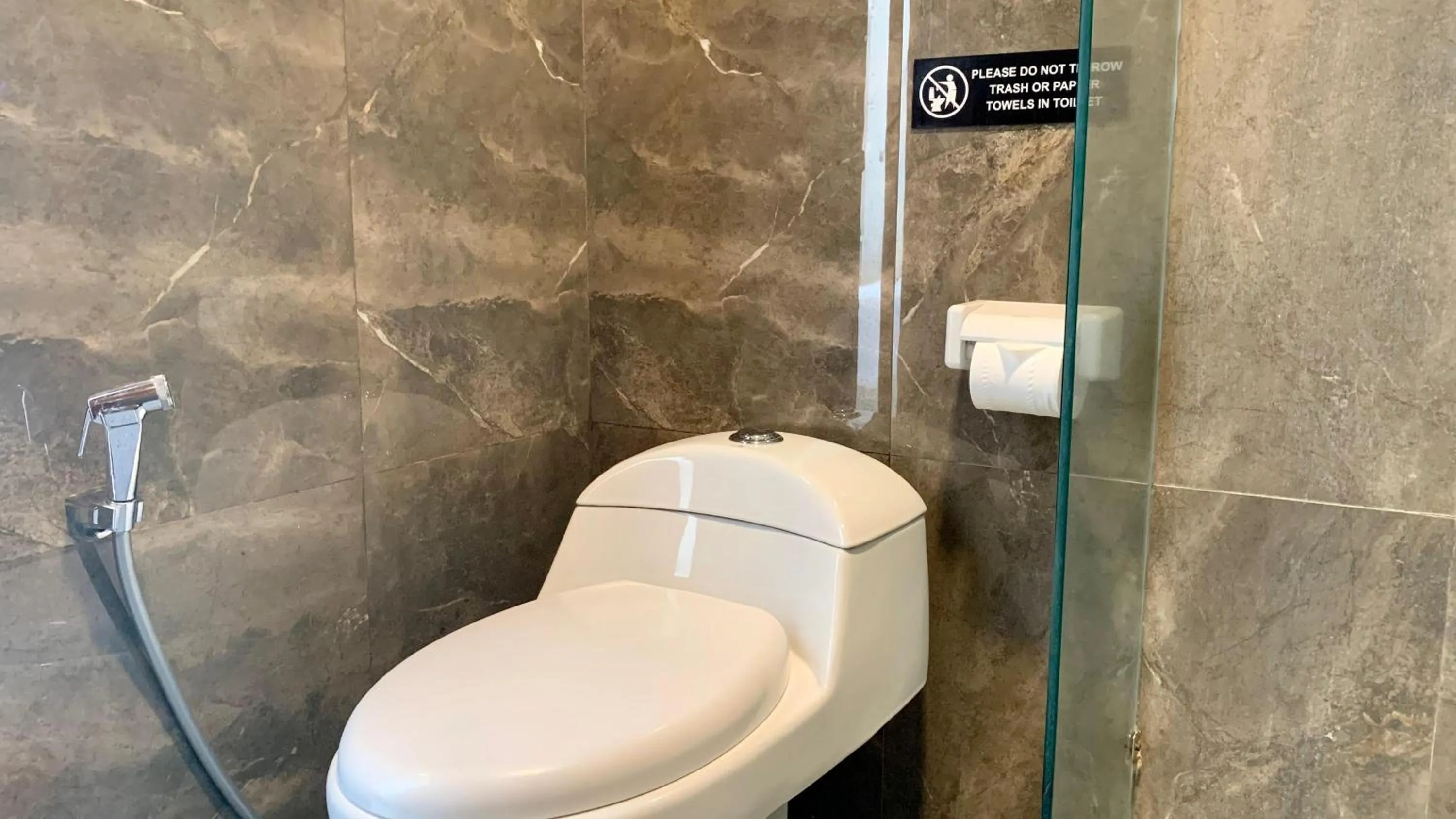 Shower in The Baliem Hotel